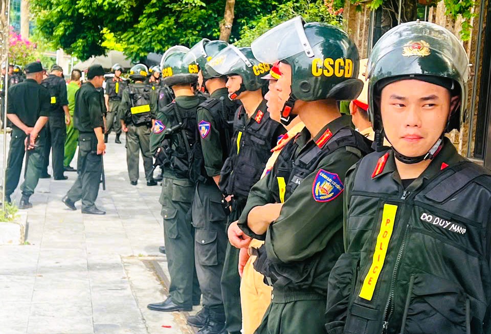 Bắt trùm giang hồ Ý "ẻng" và 7 "đàn em" - Ảnh 2.
