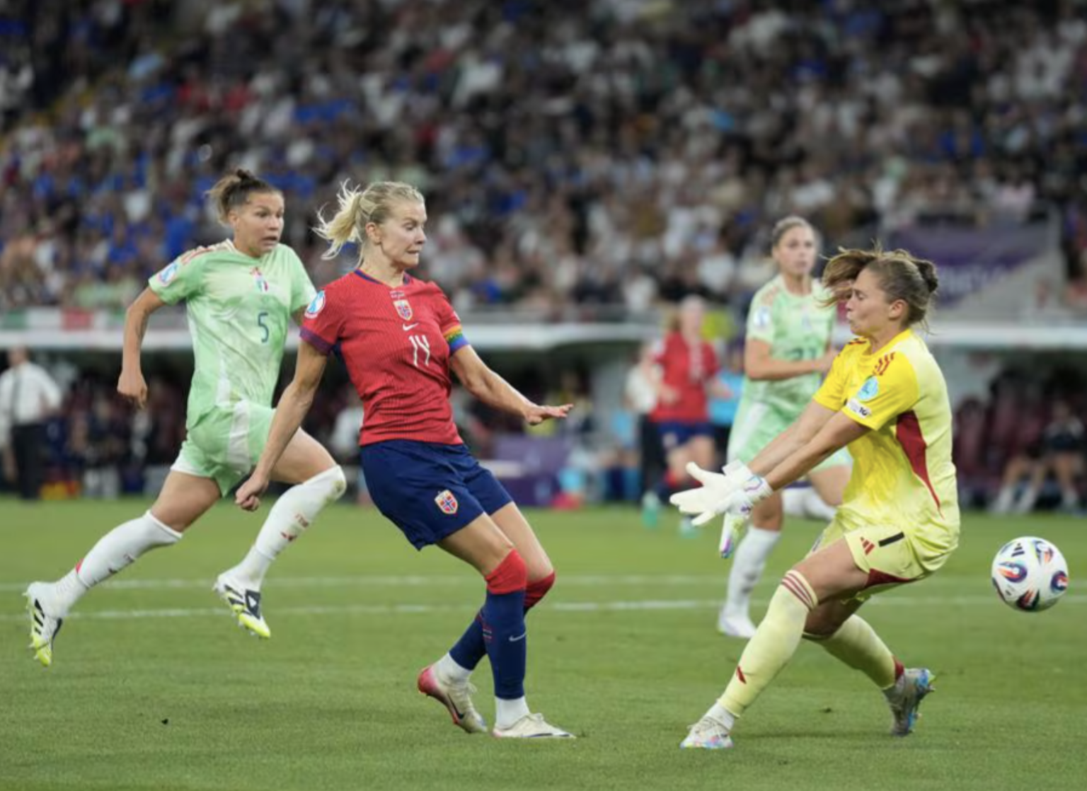 "Chị đại" Cristiana Girelli tỏa sáng, tuyển Ý vào bán kết EURO nữ sau 28 năm- Ảnh 4.