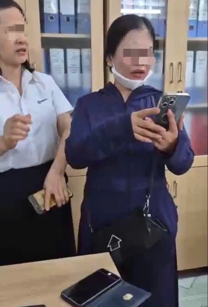 Một nữ gi&aacute;o vi&ecirc;n ở H&agrave; Tĩnh mất gần 1,5 tỉ đồng sau cuộc gọi của &ldquo;nh&acirc;n vi&ecirc;n điện lực&rdquo; - Ảnh 1.
