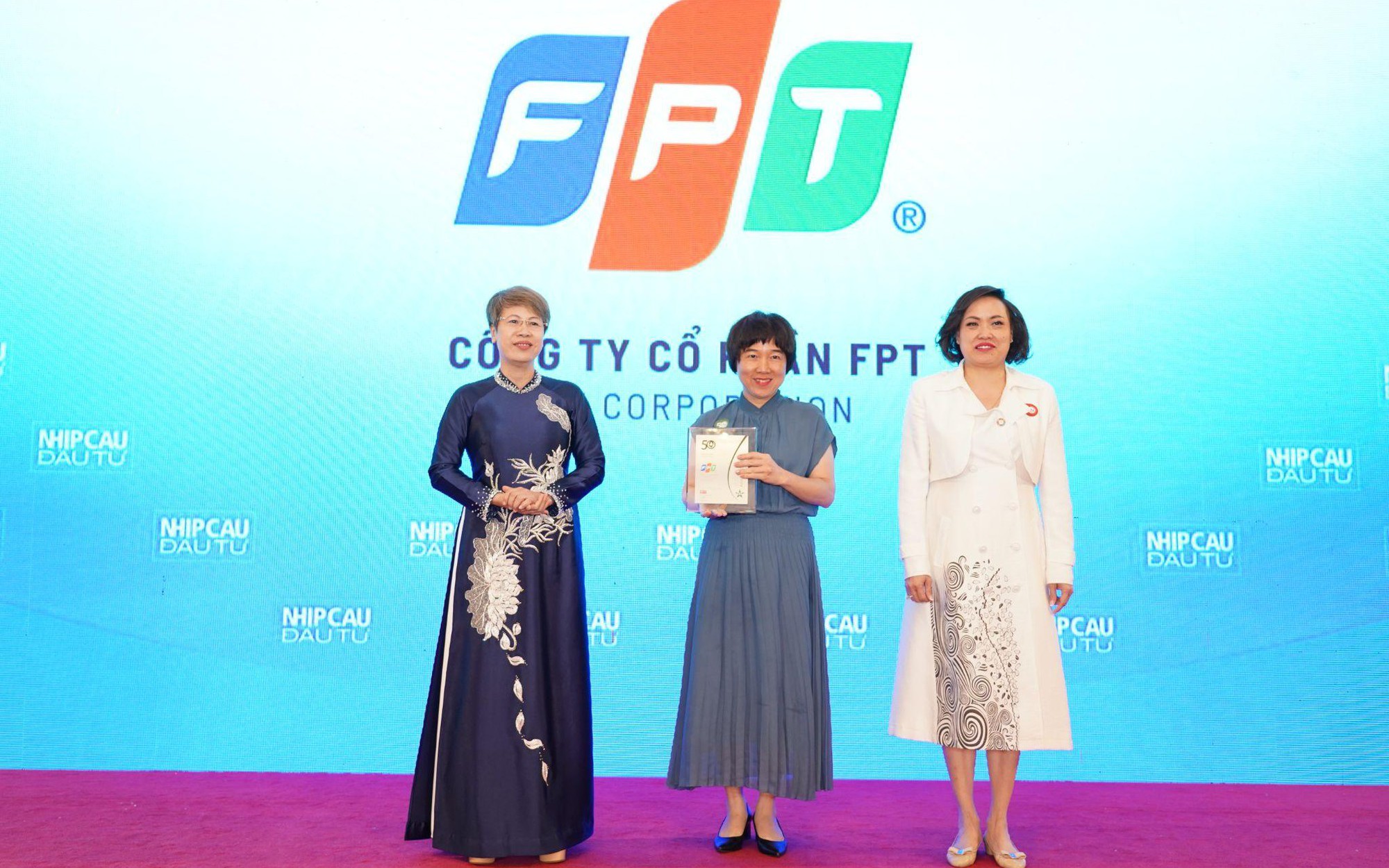 Tiên phong thực hành ESG, FPT được vinh danh TOP50 Doanh nghiệp phát triển bền vững
