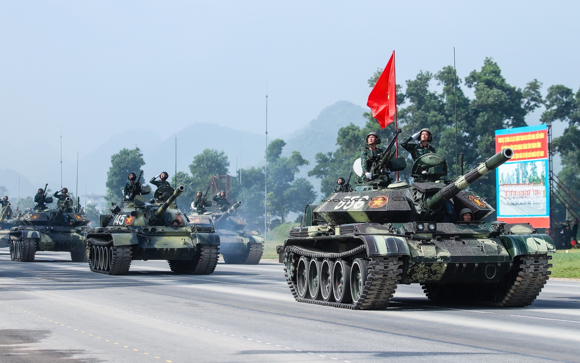 Du lịch "nóng" theo đại lễ 2-9 - Ảnh 2.