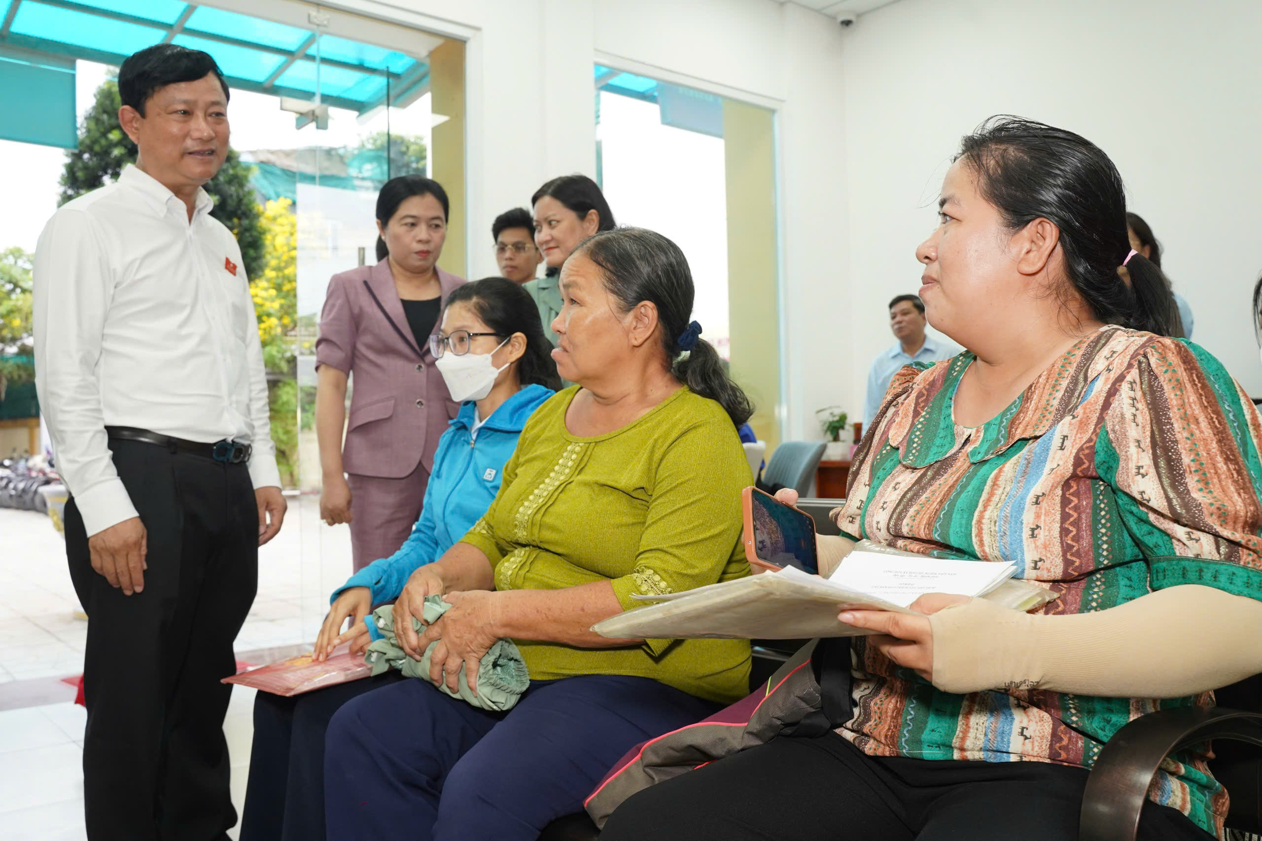 Chủ tịch HĐND TP HCM Võ Văn Minh khảo sát phường trọng điểm của thành phố- Ảnh 1.
