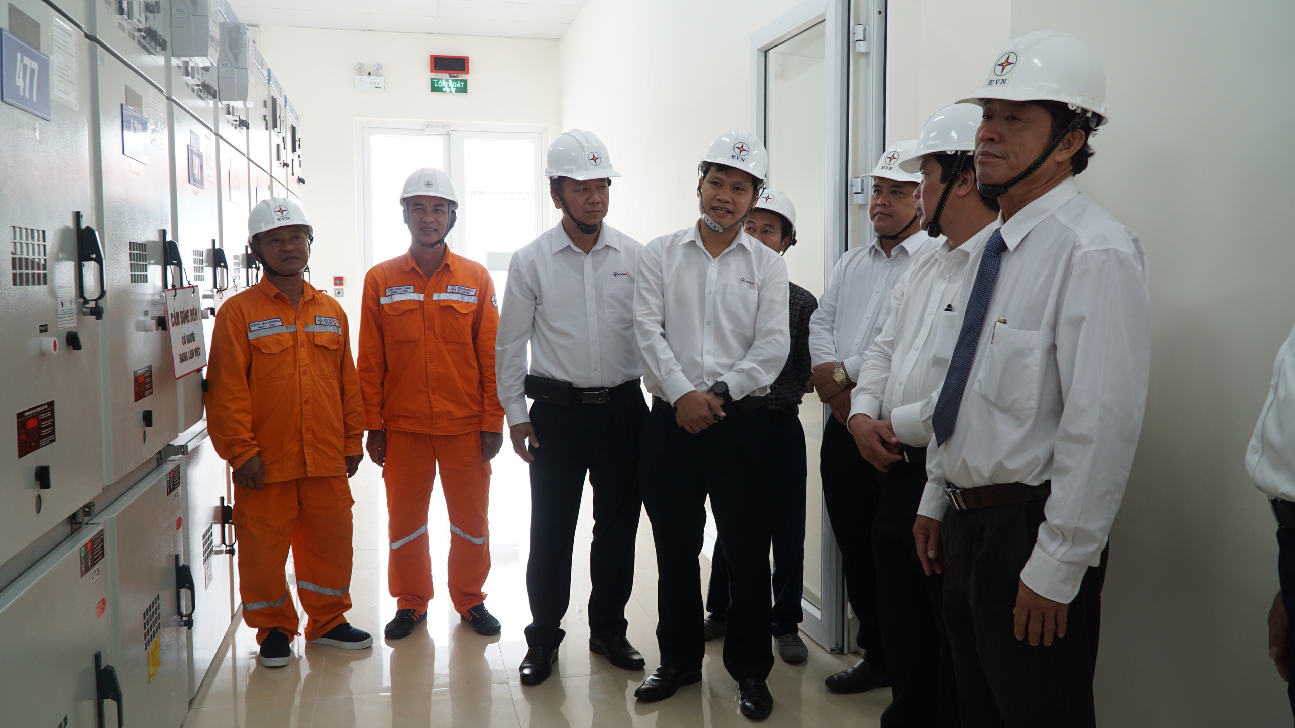 Điện lực miền Nam gắn biển 2 c&ocirc;ng tr&igrave;nh quan trọng ở Cần Thơ v&agrave; Đồng Th&aacute;p - Ảnh 1.