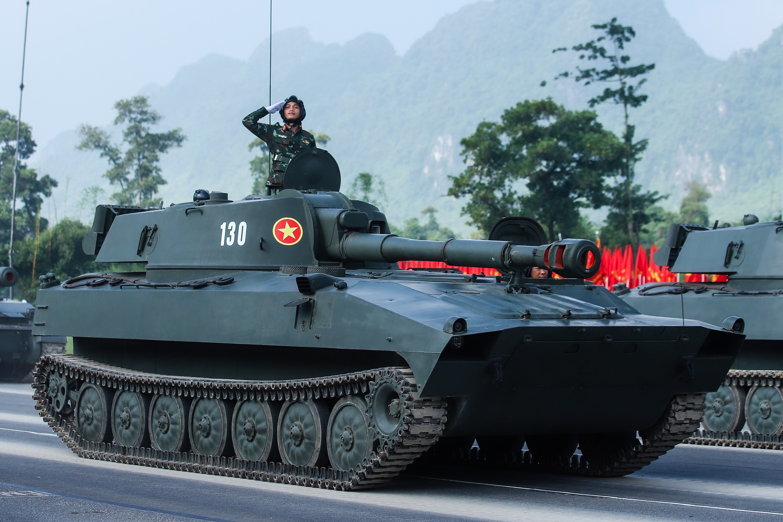 Ngắm xe tăng, tên lửa hợp luyện chuẩn bị cho diễu binh đại lễ 2-9 - Ảnh 7.