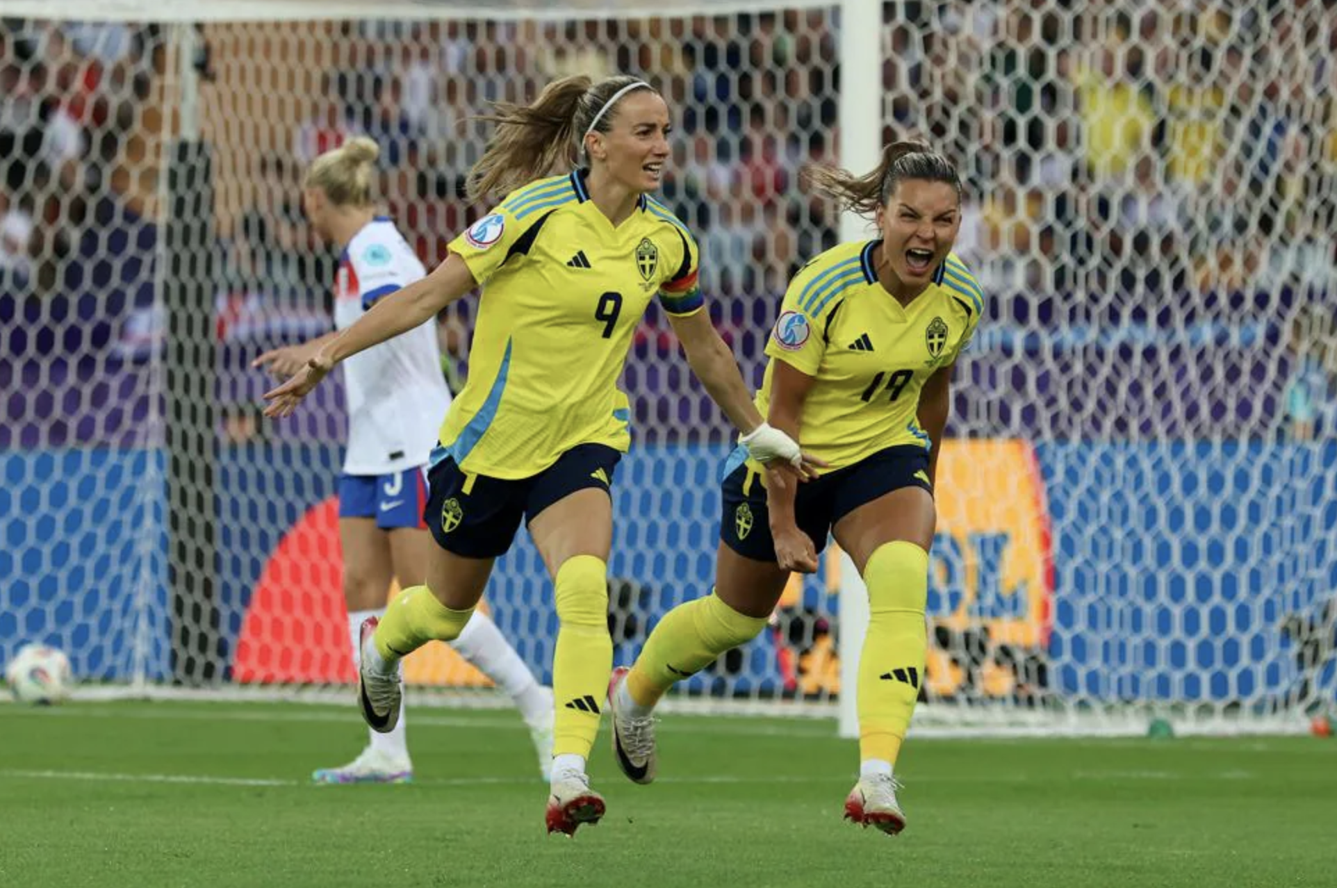 Euro 2025: Ngược d&ograve;ng ngoạn mục, tuyển nữ Anh thắng nghẹt thở Thụy Điển ở tứ kết - Ảnh 1.