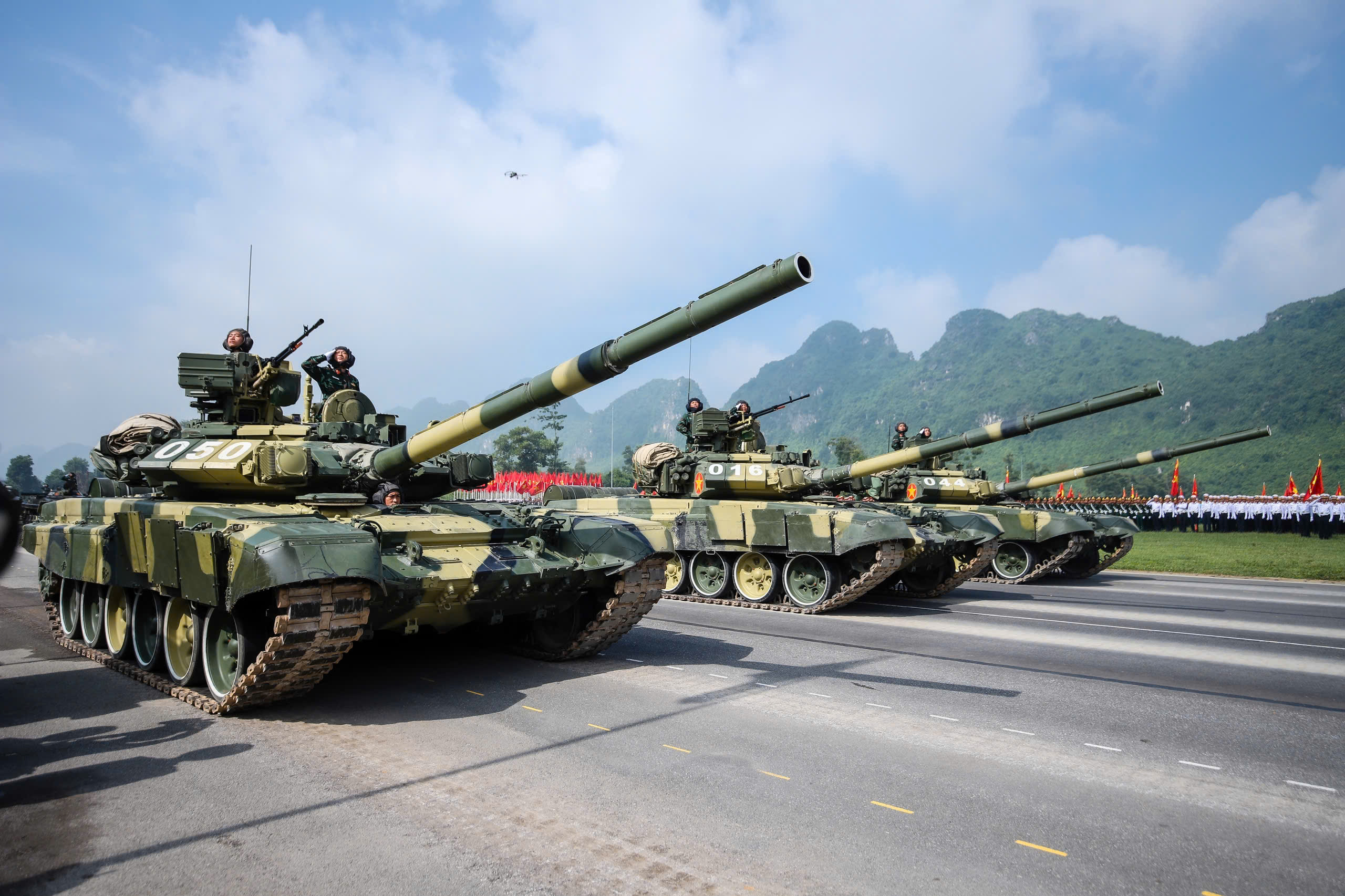 Ngắm xe tăng, tên lửa hợp luyện chuẩn bị cho diễu binh đại lễ 2-9 - Ảnh 37.