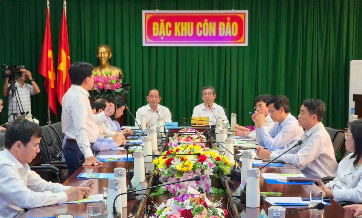 TP HCM cử b&aacute;c sĩ lu&acirc;n phi&ecirc;n hỗ trợ y tế C&ocirc;n Đảo - Ảnh 1.