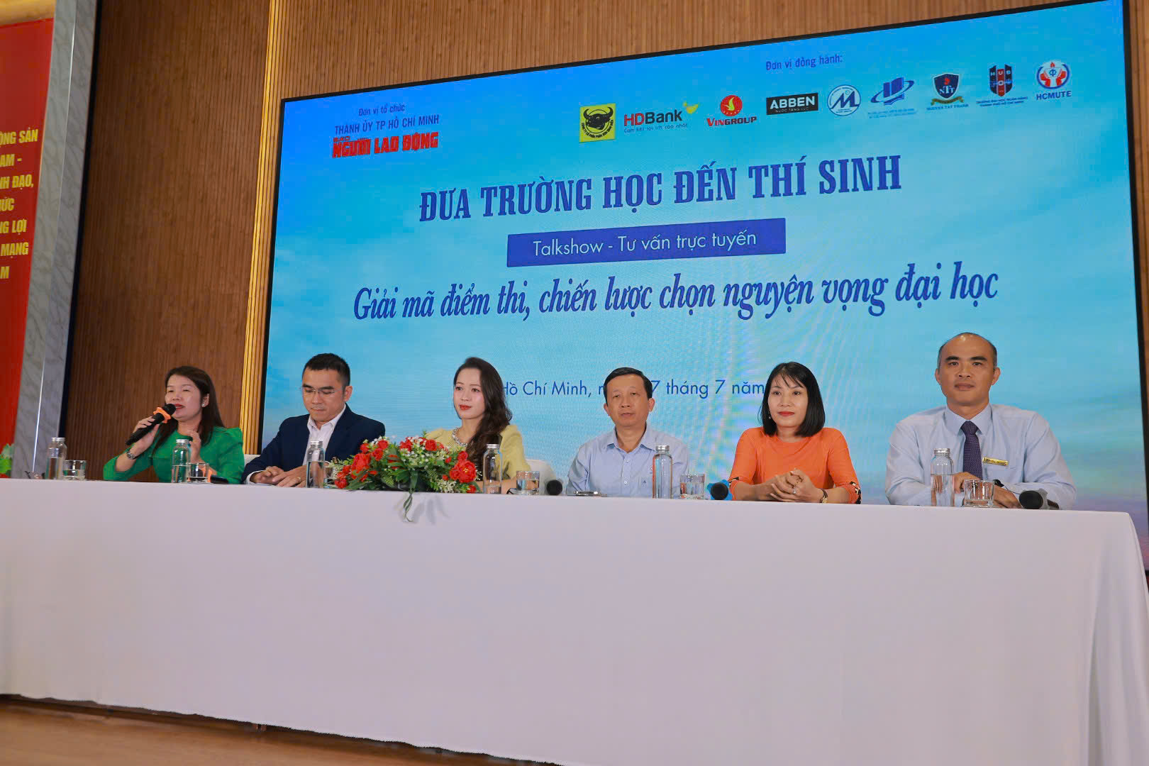 Đang giải đ&aacute;p "n&oacute;ng" về điểm thi, chọn nguyện vọng ĐH - Ảnh 7.