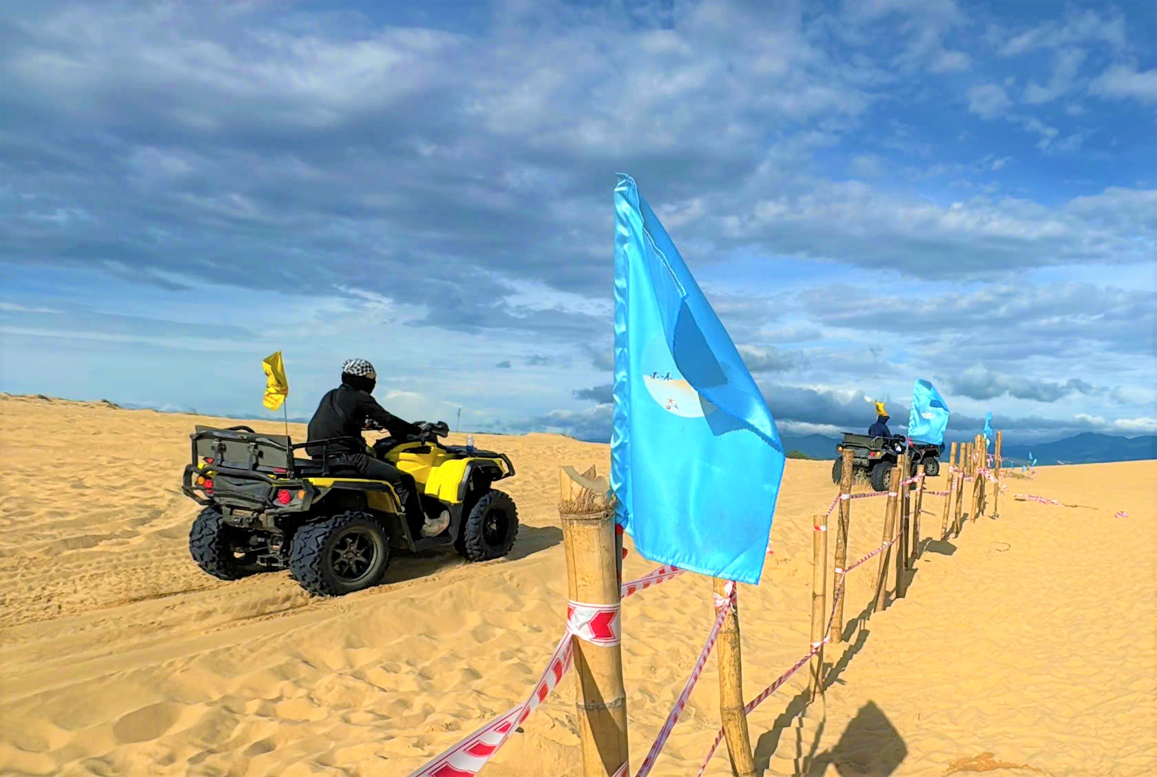 Quảng Trị xử lý vụ giăng dây chắn lối xe ATV tại đồi cát Quang Phú - Ảnh 1.