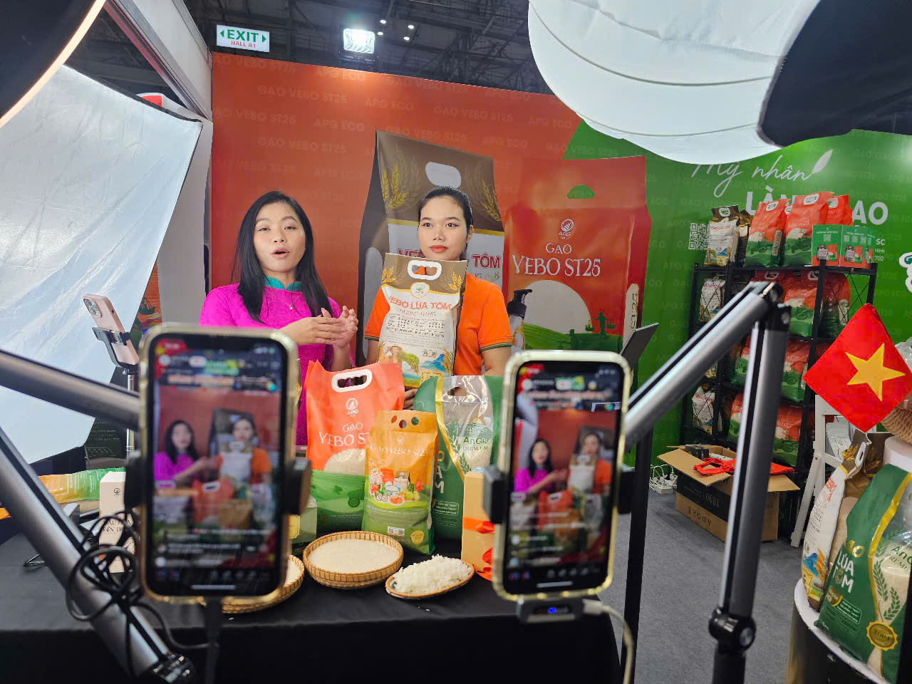 KOL/KOC livestream bán hàng đối mặt với quy định mới Từ luật Thương mại điện tử - Ảnh 1.