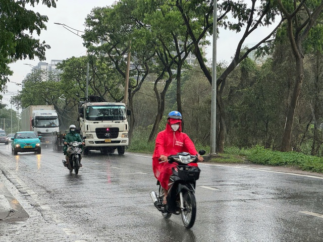 Thời tiết TP HCM h&ocirc;m nay, 18-7: Nắng gi&aacute;n đoạn, mưa r&agrave;o nhiều nơi- Ảnh 1.