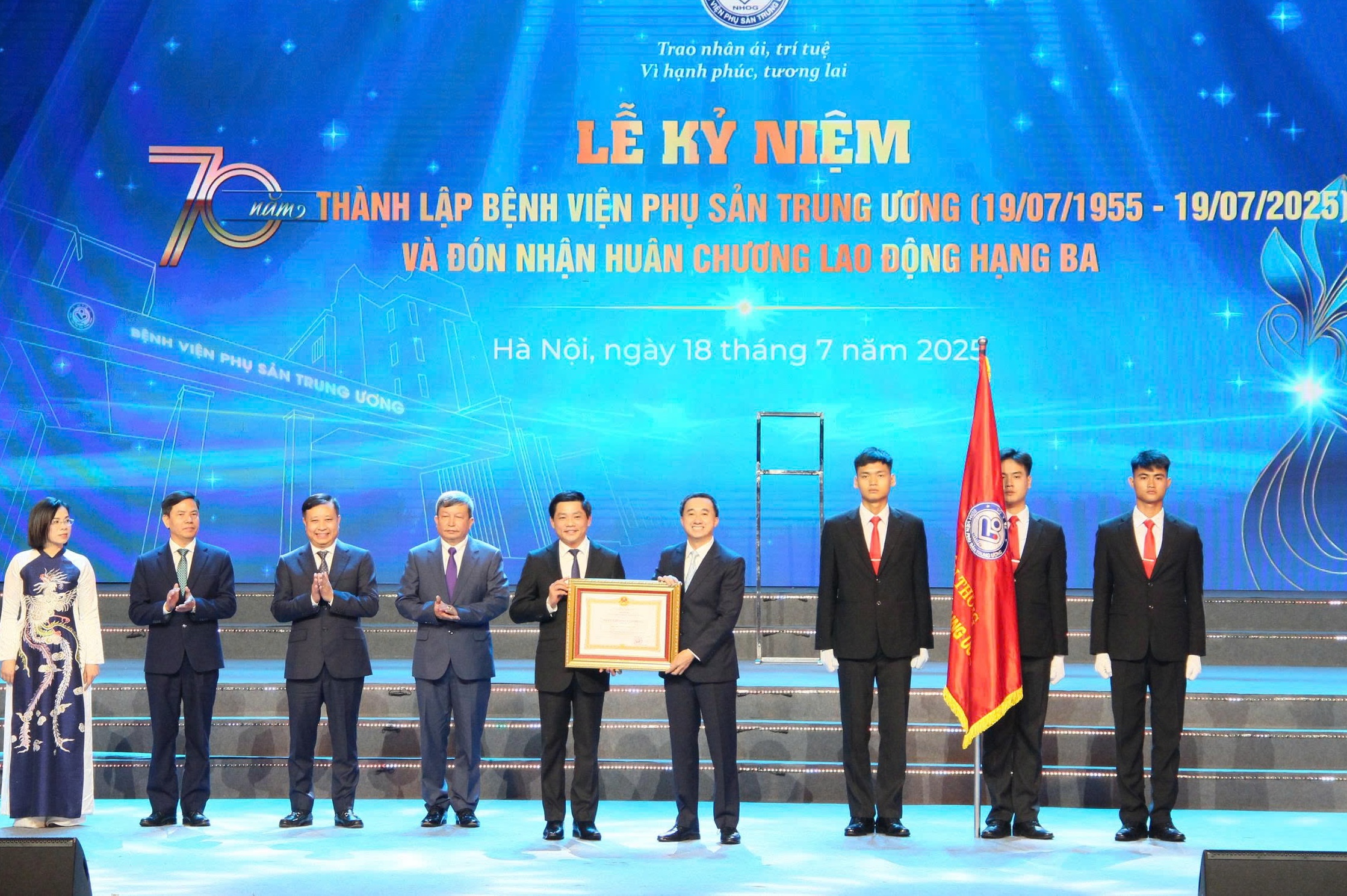Bệnh viện Phụ sản Trung ương đ&oacute;n nhận Hu&acirc;n chương Lao động hạng Ba - Ảnh 1.