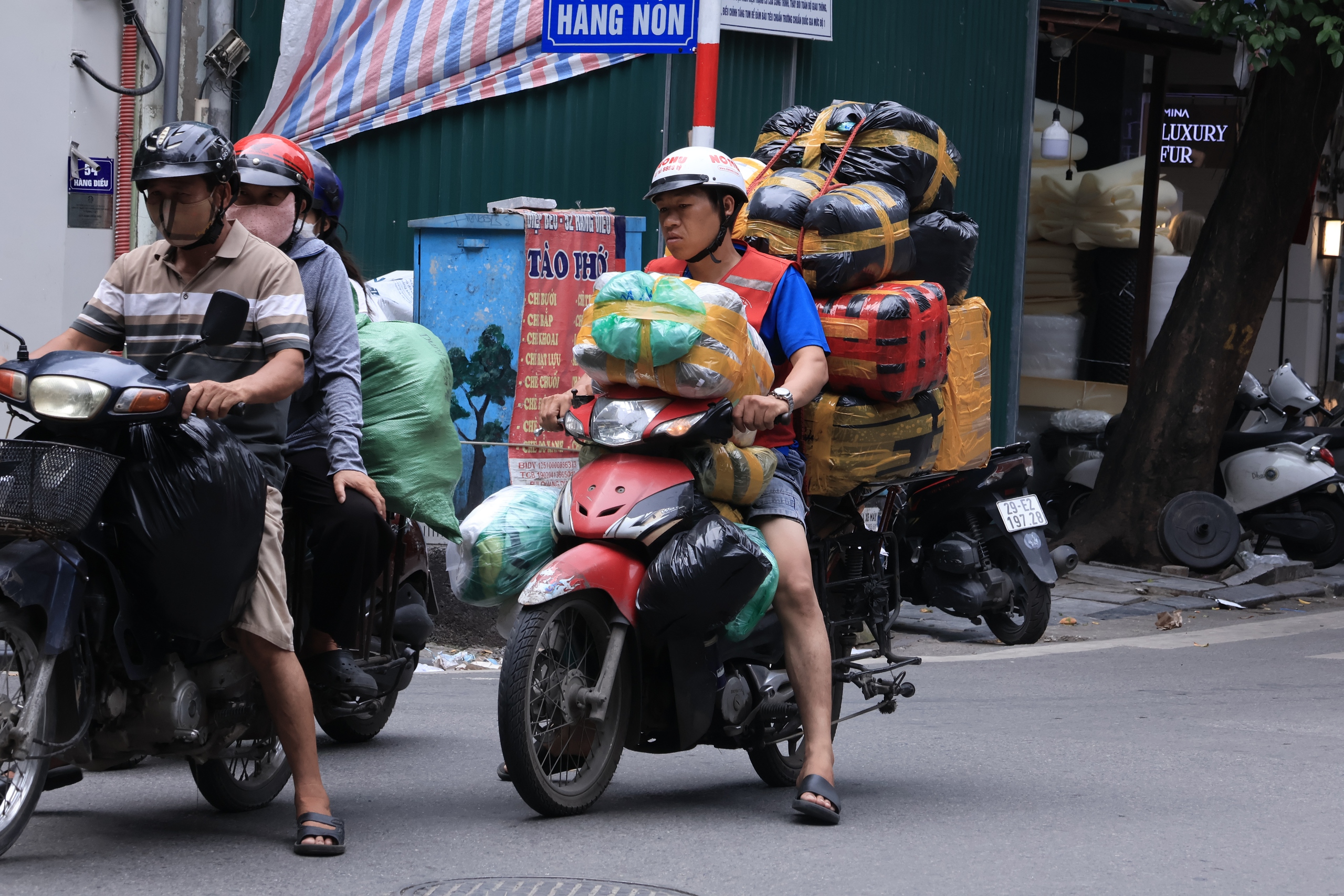 Nh&igrave;n lại h&agrave;nh tr&igrave;nh gần 1 thập kỉ muốn cấm xe m&aacute;y tại H&agrave; Nội- Ảnh 3.