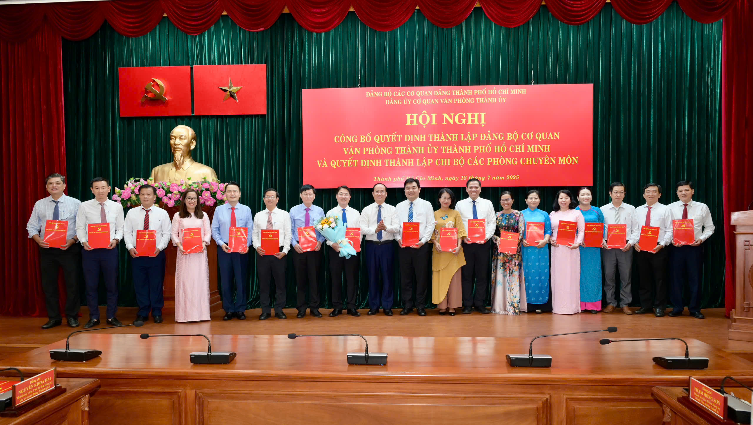 &Ocirc;ng Phạm Hồng Sơn giữ chức B&iacute; thư Đảng ủy Cơ quan Văn ph&ograve;ng Th&agrave;nh ủy TP HCM- Ảnh 1.