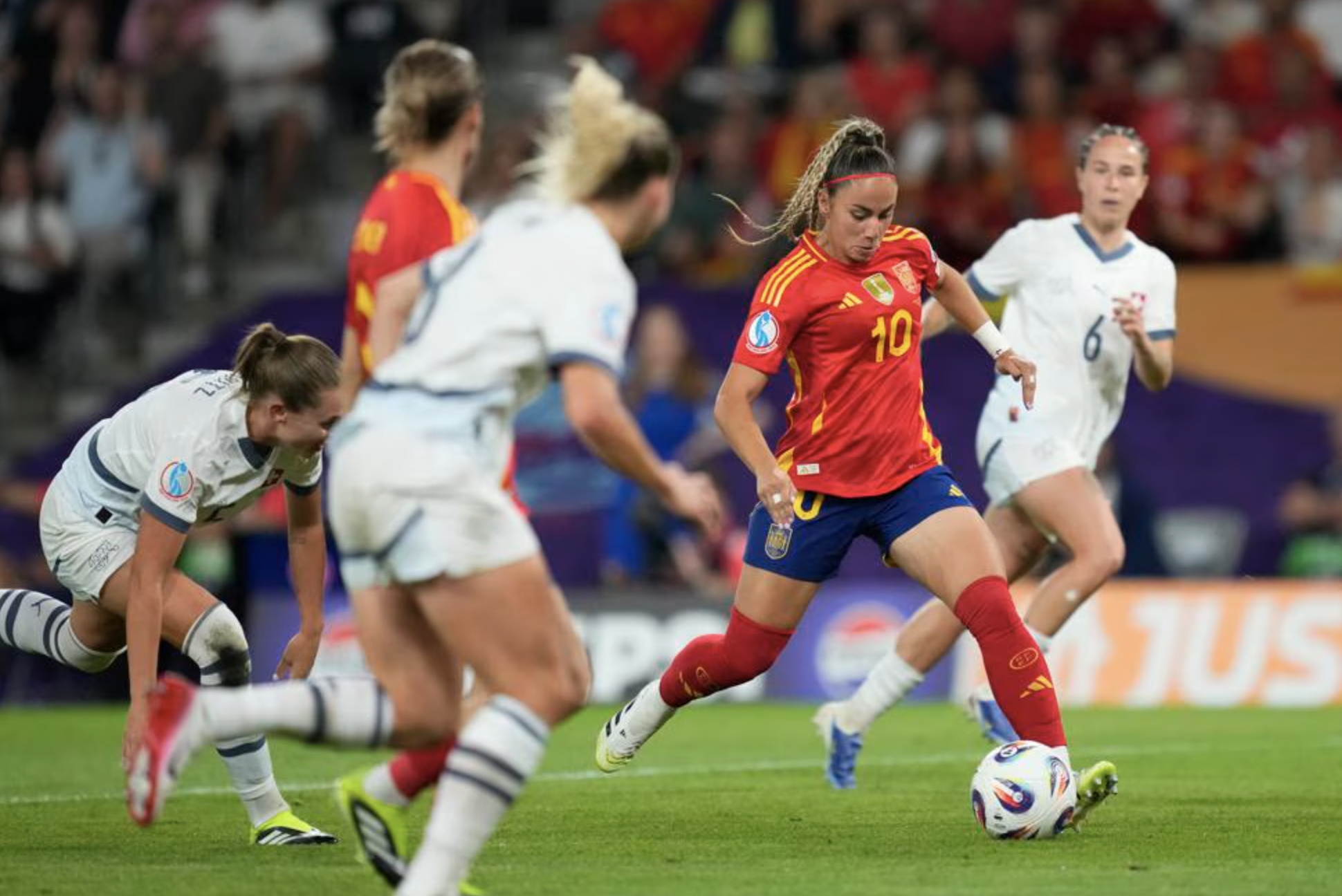 Euro nữ 2025: Si&ecirc;u sao hỏng 2 phạt đền, T&acirc;y Ban Nha vẫn hạ Thụy Sĩ v&agrave;o b&aacute;n kết- Ảnh 5.