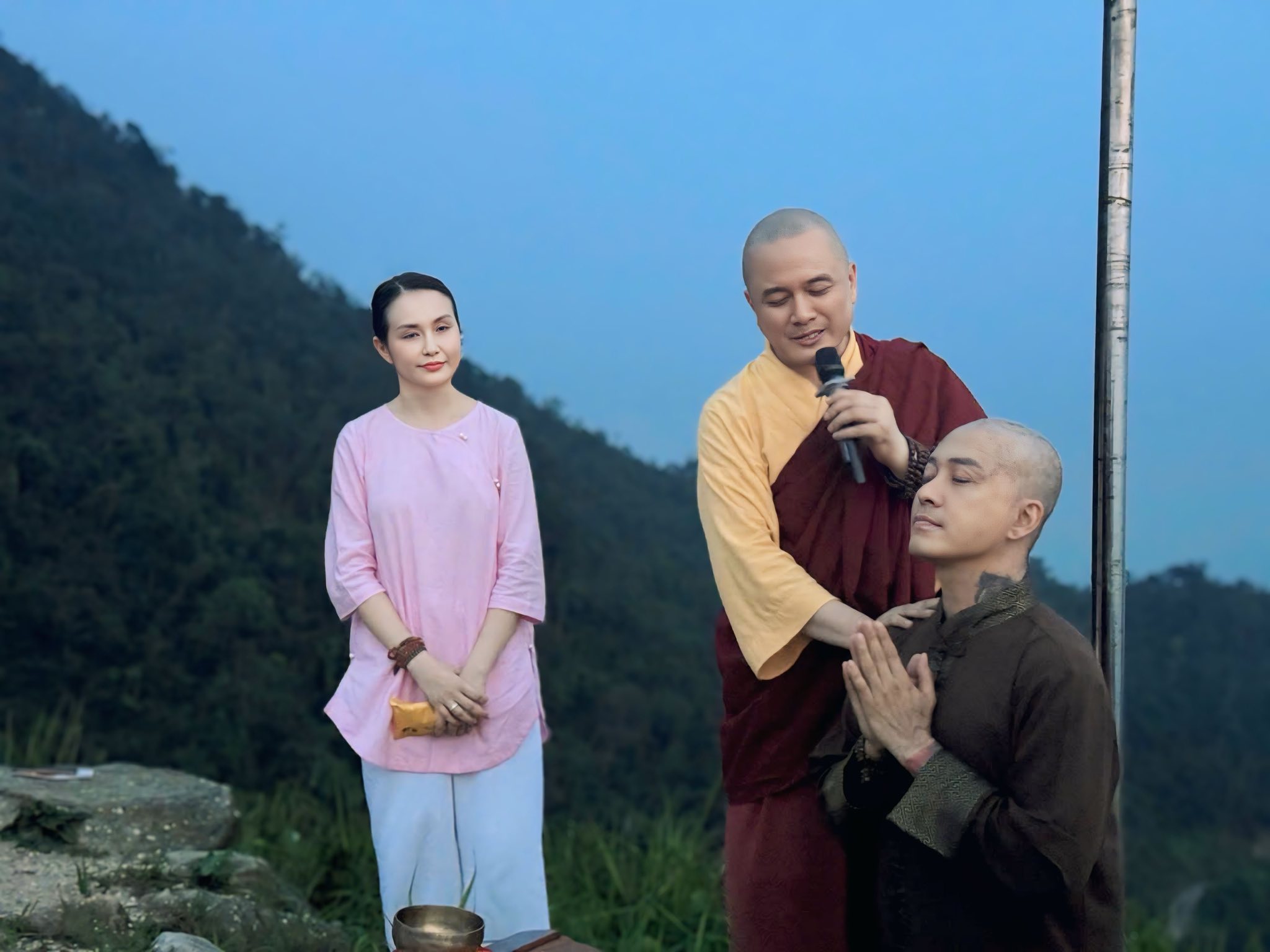 Giữa "tâm bão" ca sĩ Tuấn Hưng xuống tóc - Ảnh 1.