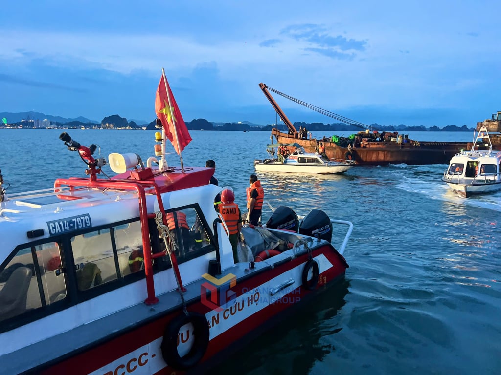 Vụ đắm t&agrave;u du lịch tr&ecirc;n vịnh Hạ Long: Cứu được 11 người, t&igrave;m thấy 28 thi thể nạn nh&acirc;n - Ảnh 1.