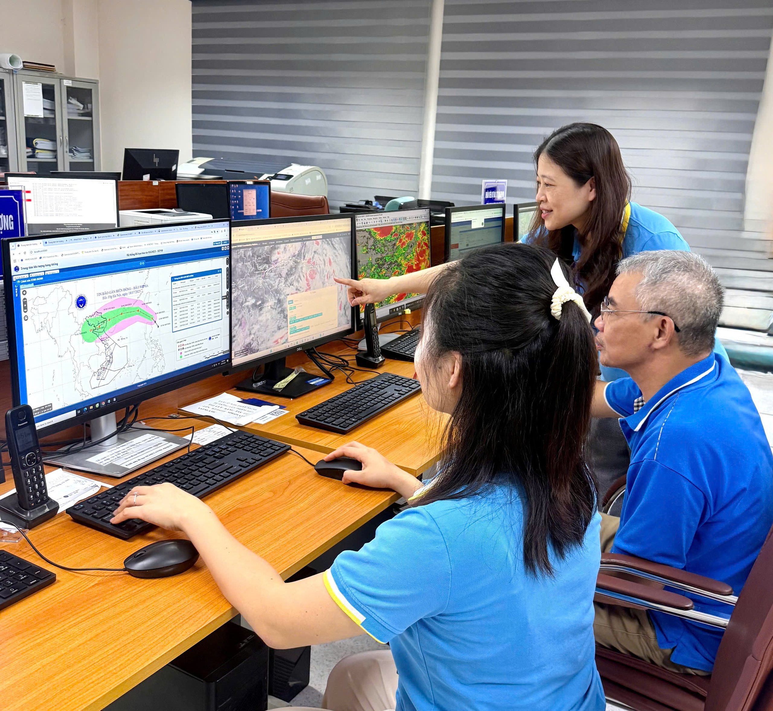 B&atilde;o Wipha tiếp tục mạnh l&ecirc;n, quản l&yacute; bay họp khẩn- Ảnh 3.