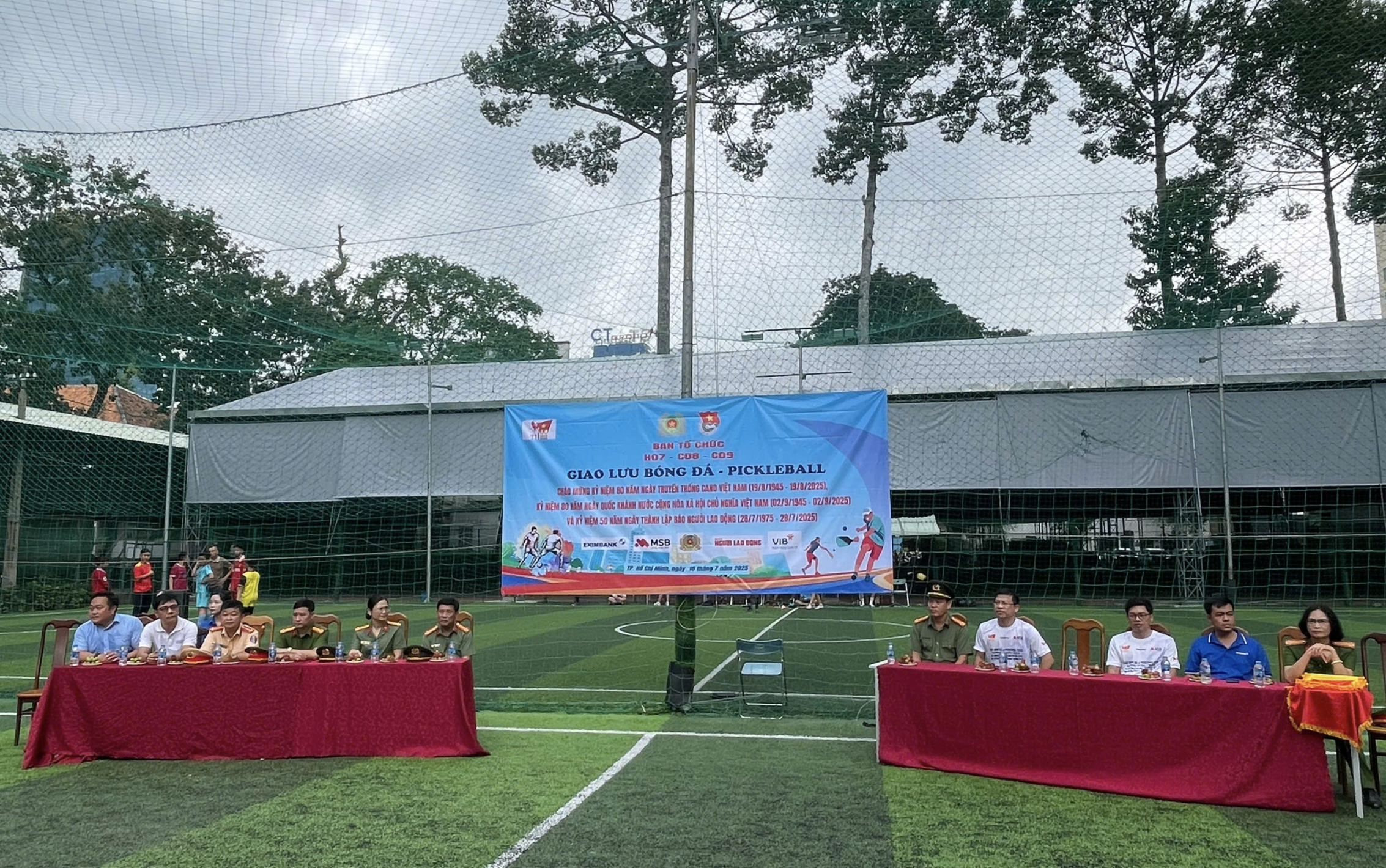 Giao lưu b&oacute;ng đ&aacute; - pickleball ch&agrave;o mừng 80 năm Ng&agrave;y truyền thống C&ocirc;ng an nh&acirc;n d&acirc;n- Ảnh 2.