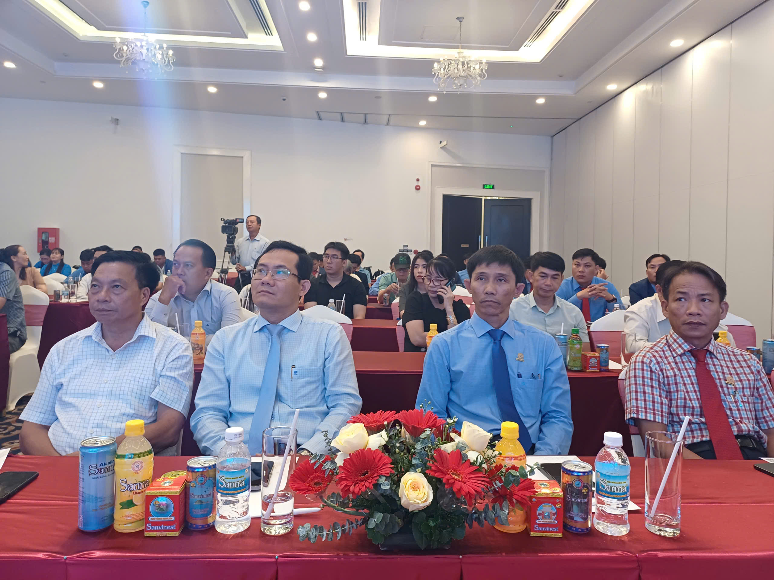 Người đàn ông Cà Mau nhận thưởng từ Yến sào Khánh Hòa - Ảnh 2.
