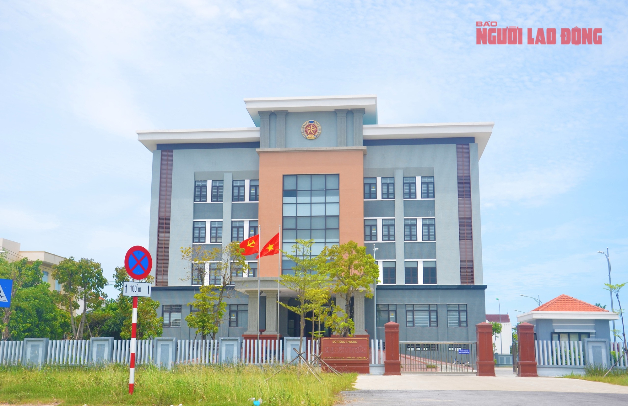 Sở C&ocirc;ng thương Quảng Trị mượn trụ sở Chi cục Quản l&yacute; thị trường g&acirc;y bức x&uacute;c - Ảnh 1.