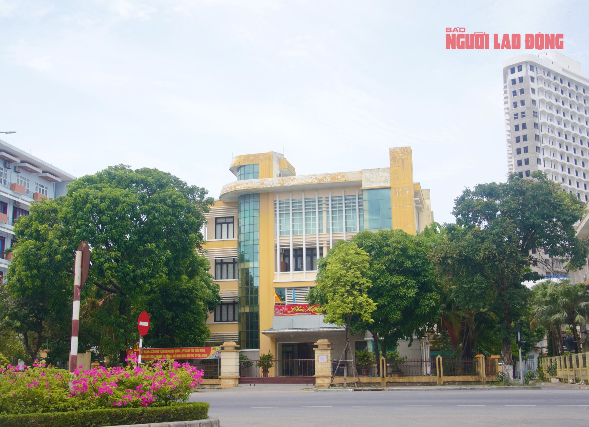 Sở C&ocirc;ng thương Quảng Trị mượn trụ sở Chi cục Quản l&yacute; thị trường g&acirc;y bức x&uacute;c - Ảnh 2.