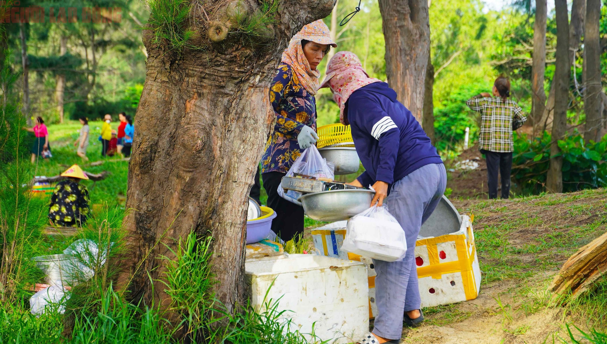 Hình ảnh "giải cứu" bãi biển nhếch nhác bởi chợ hải sản tự phát tại TP HCM- Ảnh 10.