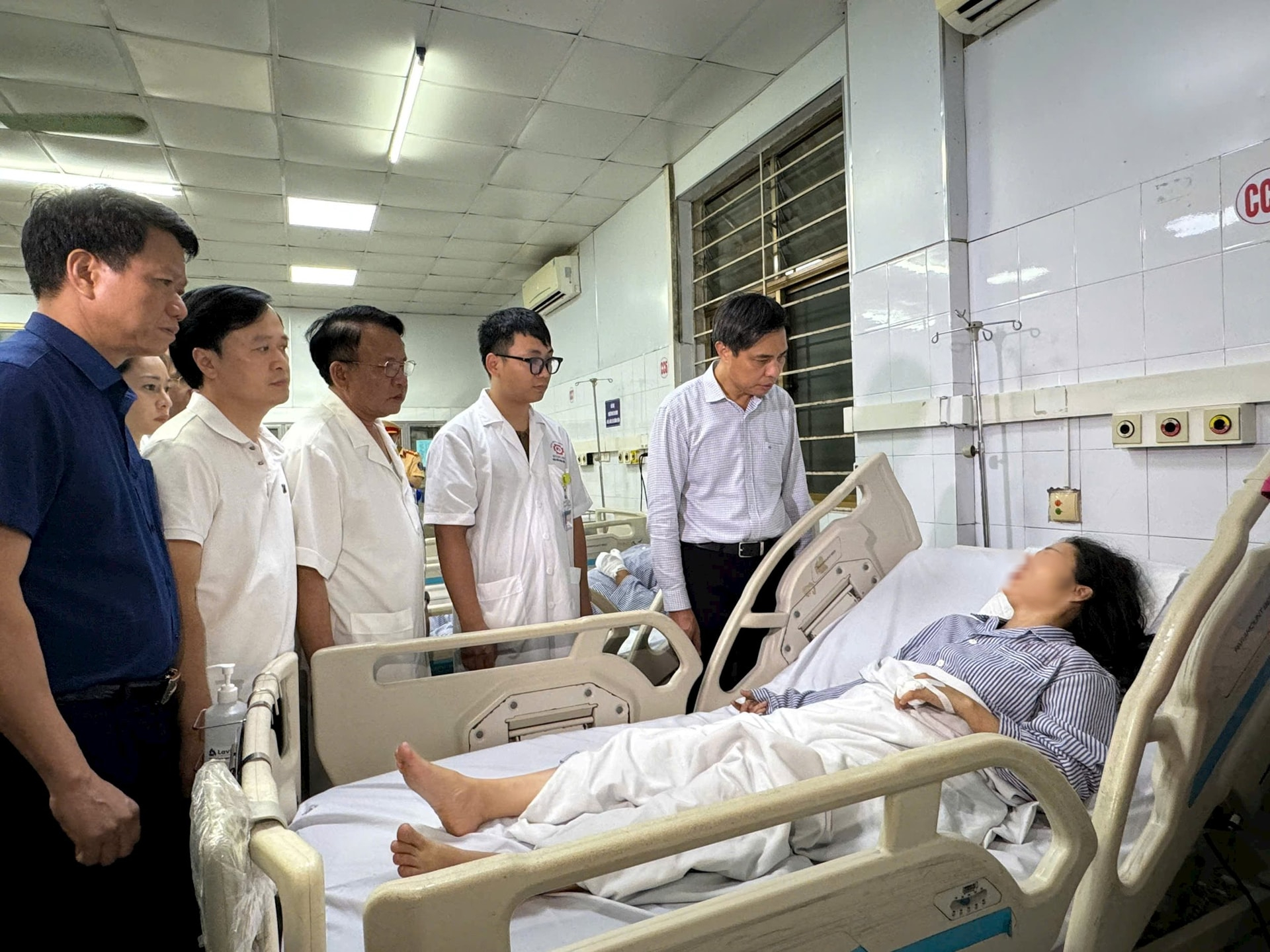 Sức khỏe c&aacute;c nạn nh&acirc;n vụ đắm t&agrave;u du lịch tr&ecirc;n vịnh Hạ Long- Ảnh 1.