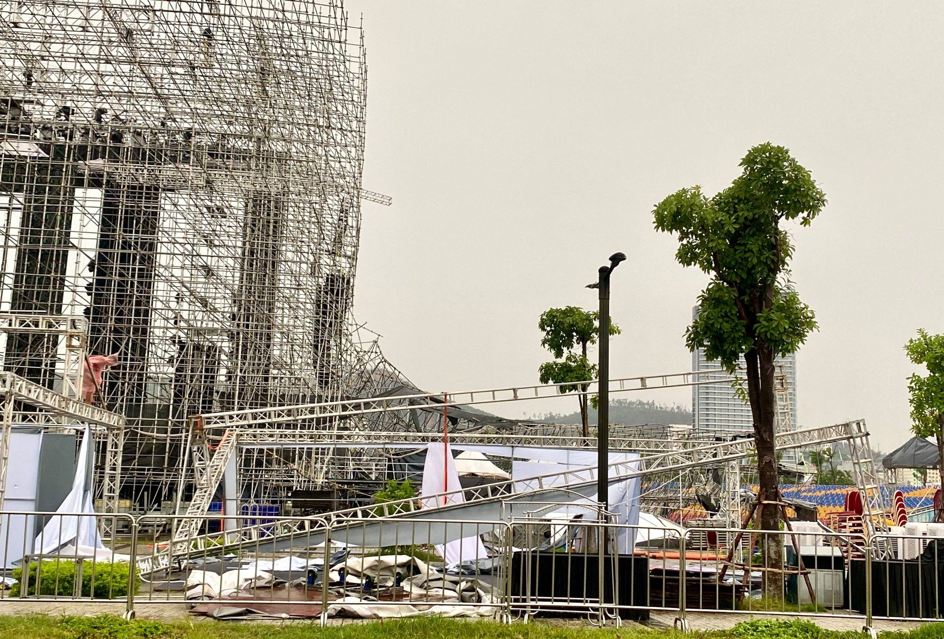 Sập sân khấu nhạc hội Superfest 2025 tại Quảng Ninh- Ảnh 1.
