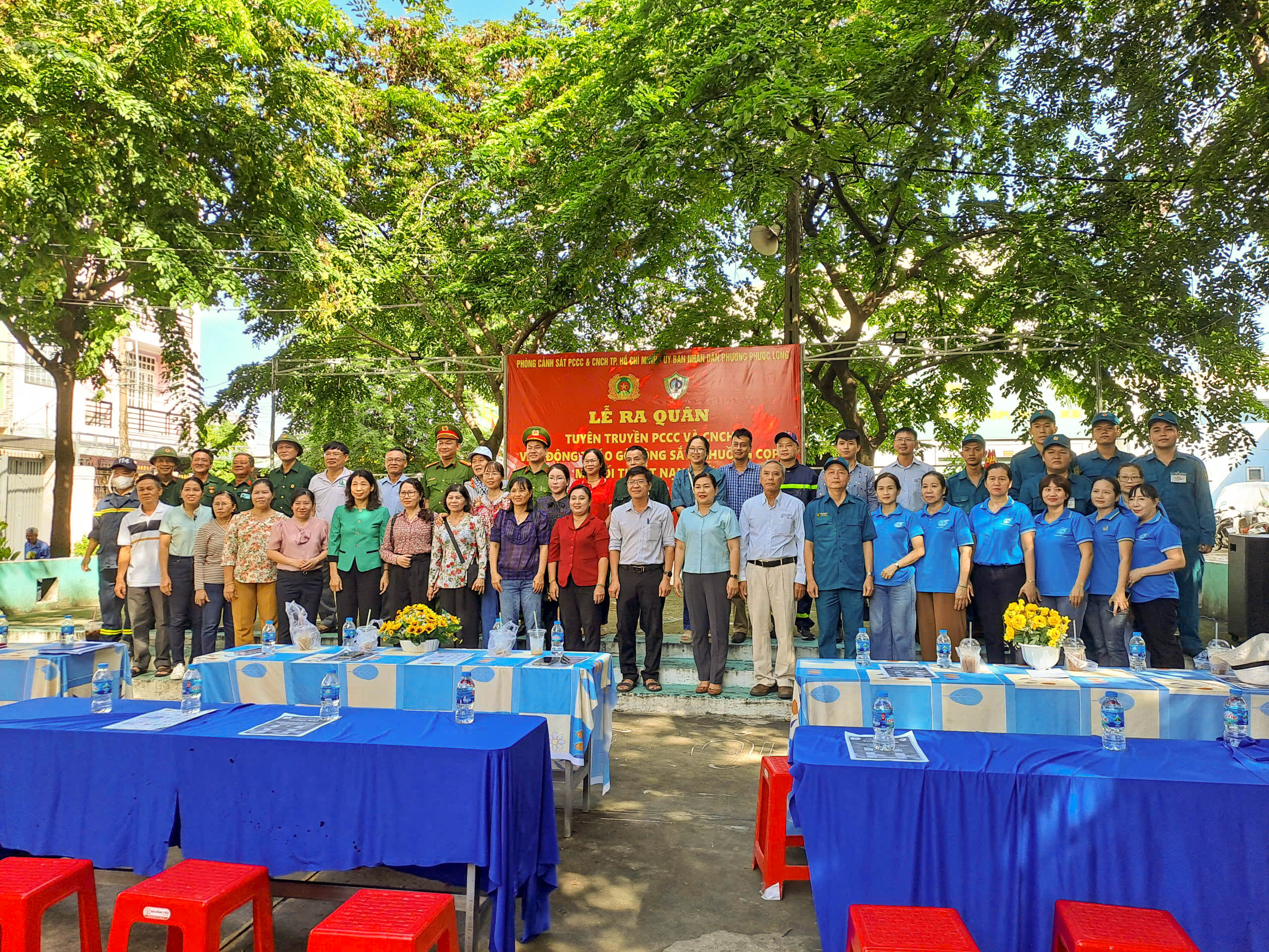TP HCM: Ra quân tháo “chuồng cọp”, mở lối thoát chung cư - Ảnh 1.
