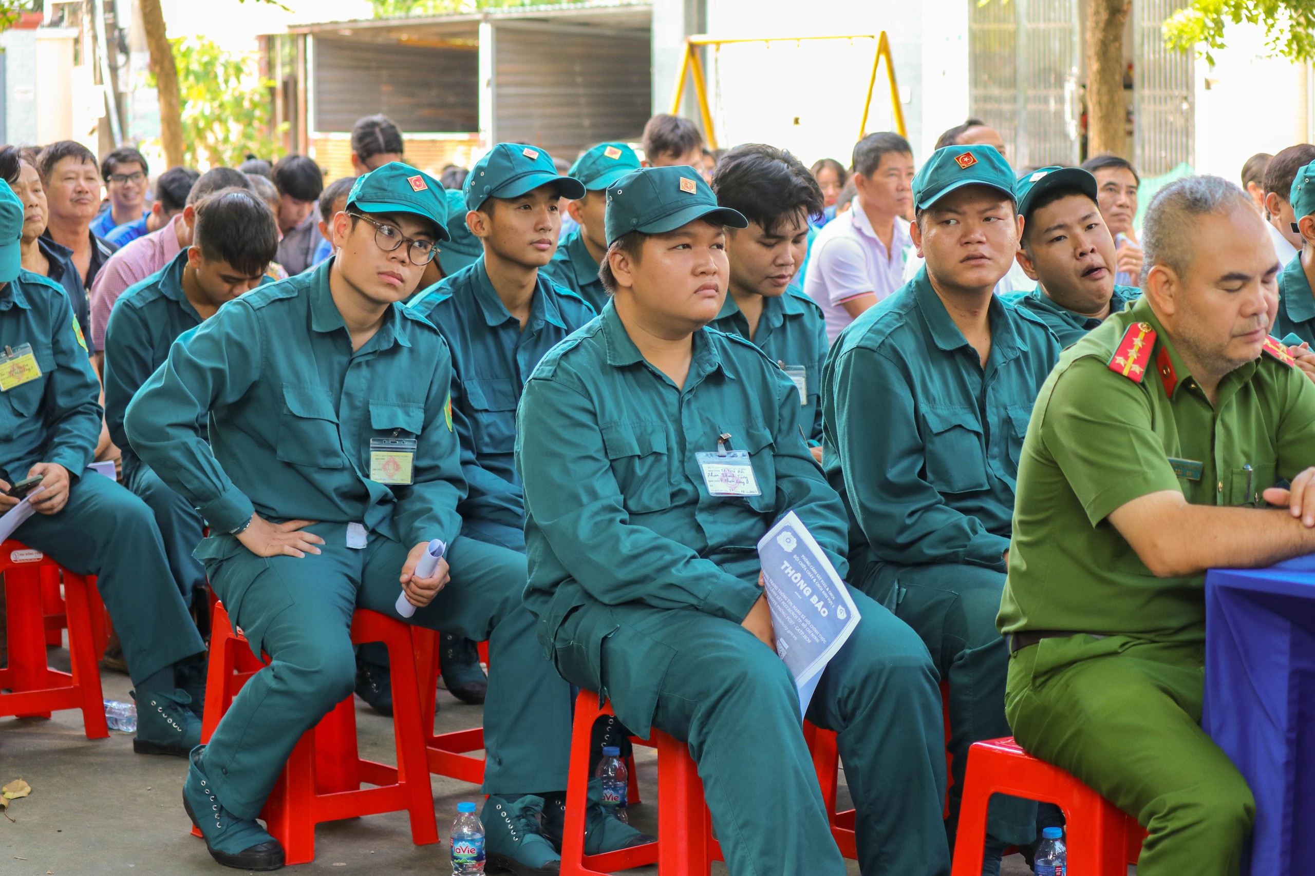 TP HCM: Ra quân tháo “chuồng cọp”, mở lối thoát chung cư - Ảnh 4.