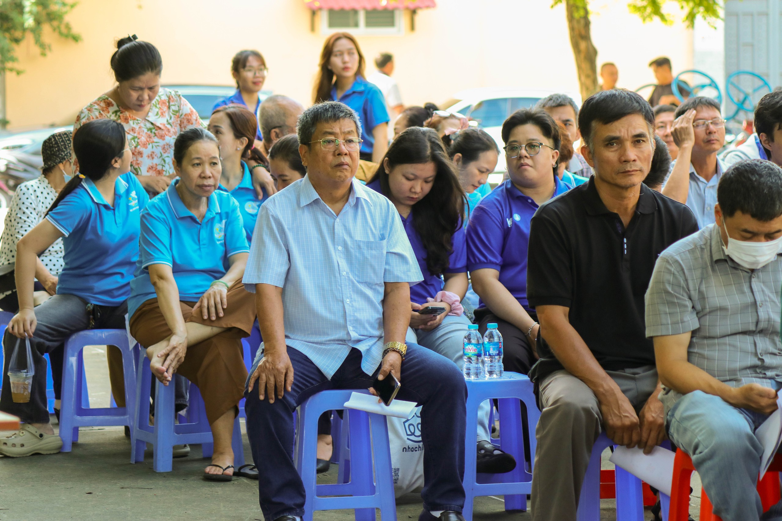TP HCM: Ra quân tháo “chuồng cọp”, mở lối thoát chung cư - Ảnh 3.
