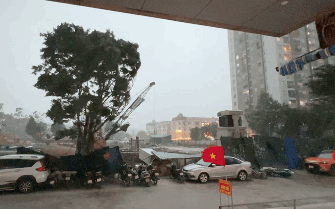 B&atilde;o Wipha tiếp tục mạnh l&ecirc;n, quản l&yacute; bay họp khẩn- Ảnh 2.