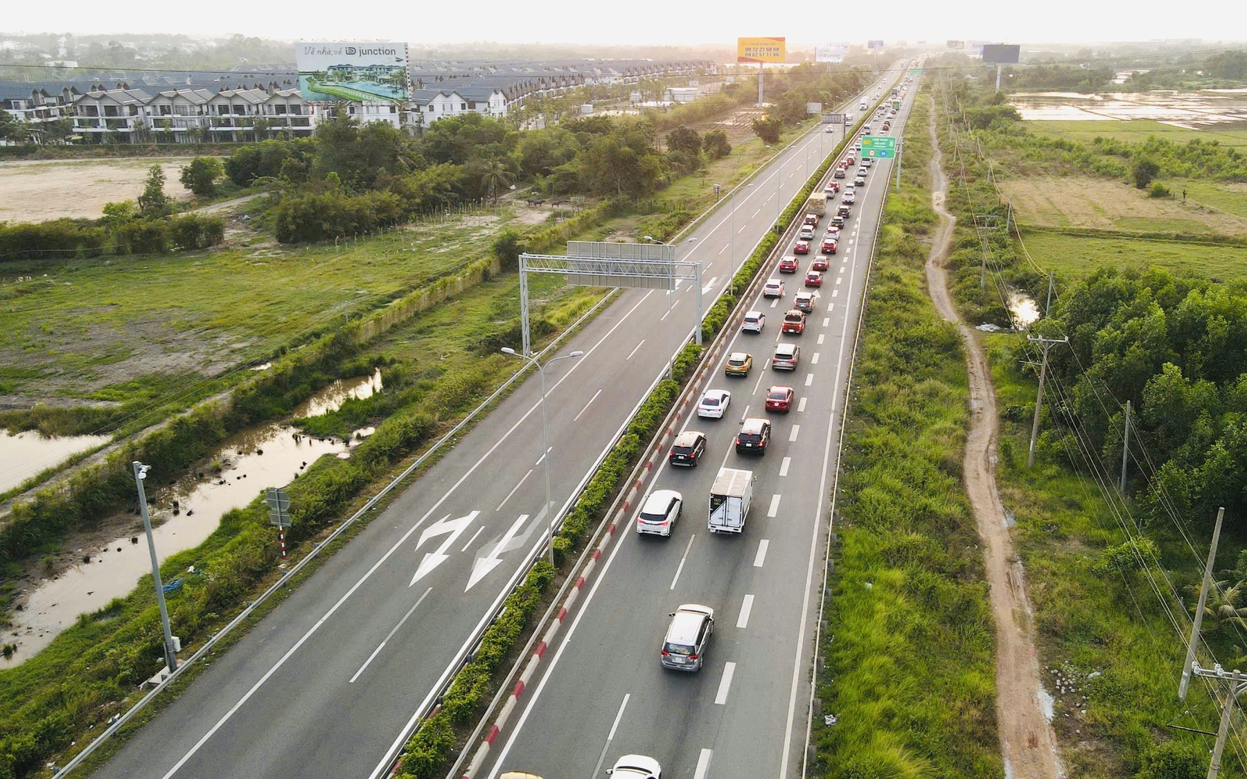 Thi công 24/24, giảm kẹt xe cao tốc TP HCM – Long Thành – Dầu Giây