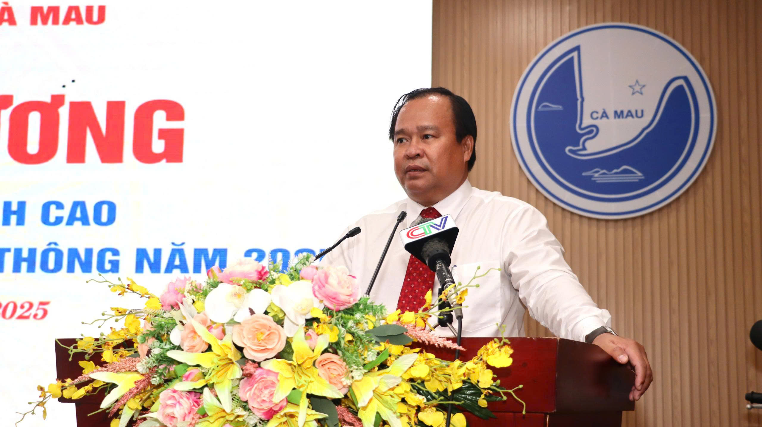 C&agrave; Mau tuy&ecirc;n dương 32 học sinh c&oacute; th&agrave;nh t&iacute;ch cao trong kỳ thi tốt nghiệp THPT - Ảnh 2.
