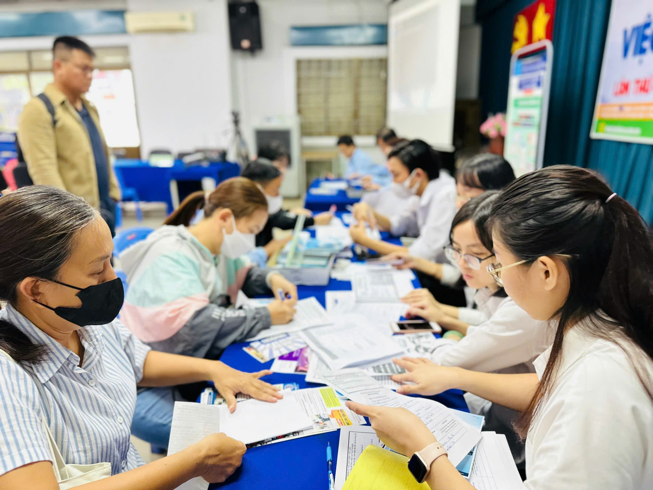 Sắp tới, nhiều lao động l&agrave;m việc kh&ocirc;ng trọn thời gian phải tham gia bảo hiểm thất nghiệp - Ảnh 1.