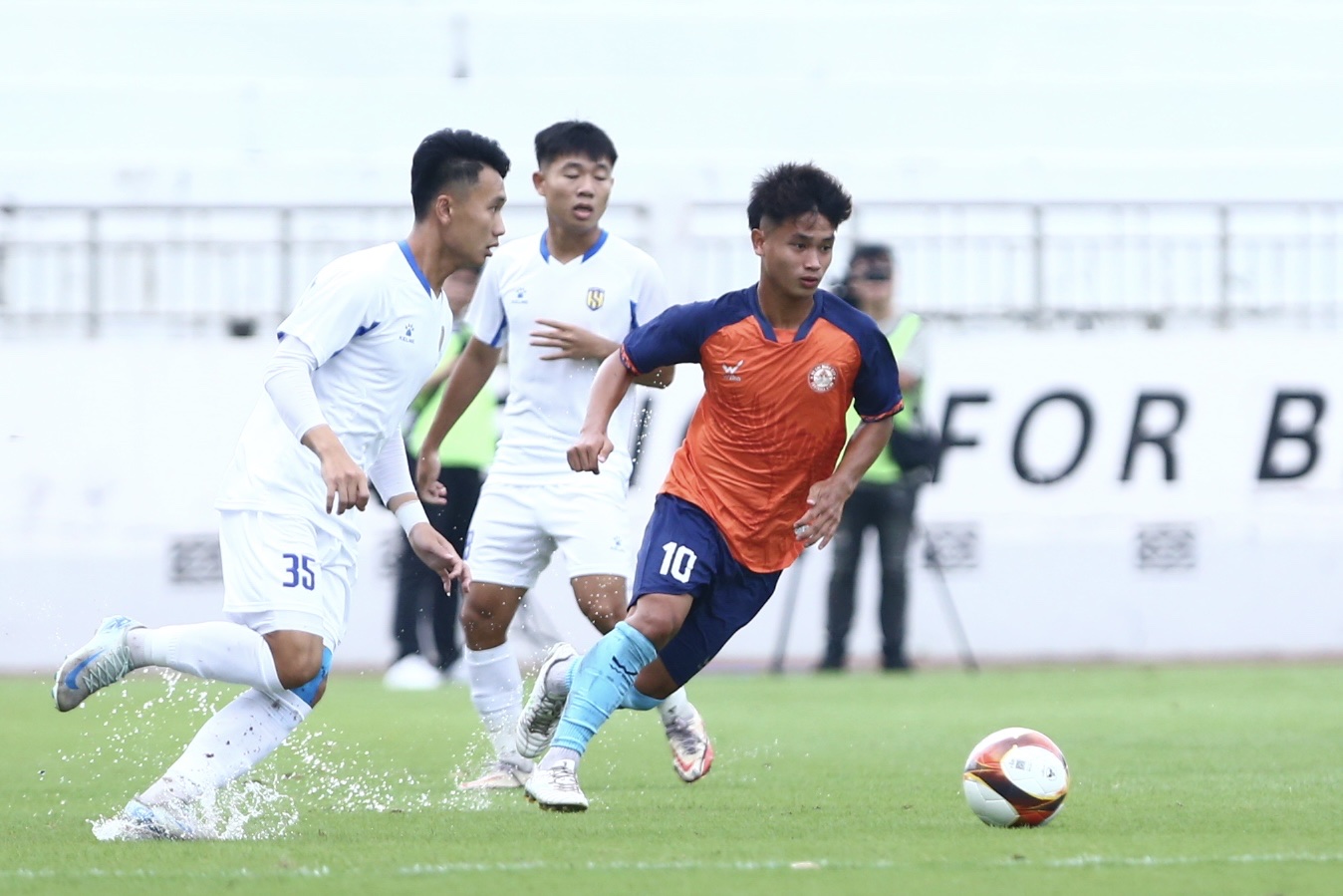 U21 Quốc gia 2025: Con trai Quang Hải ghi bàn, SLNA và Đà Nẵng giành trọn 3 điểm- Ảnh 2.
