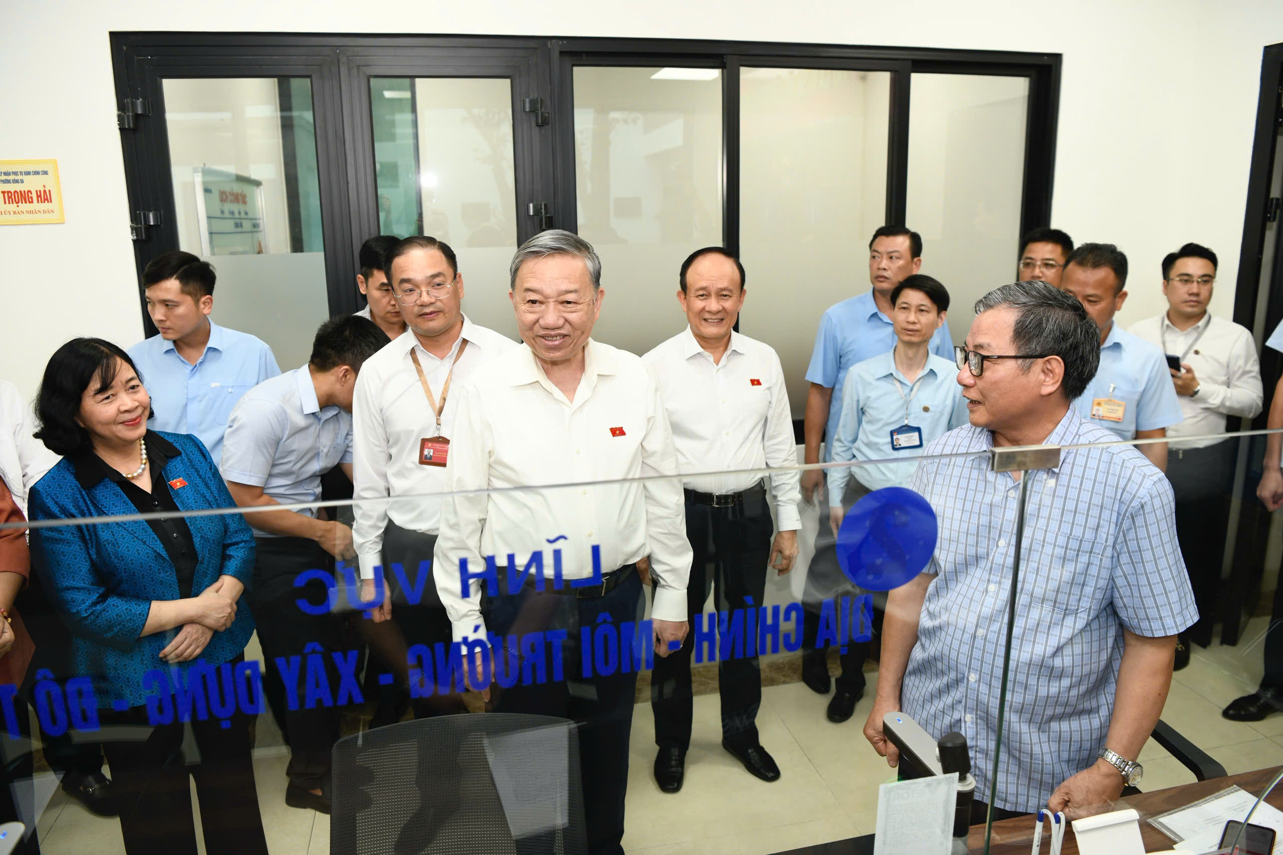 Hình ảnh Tổng Bí thư Tô Lâm tiếp xúc cử tri TP Hà Nội - Ảnh 9.