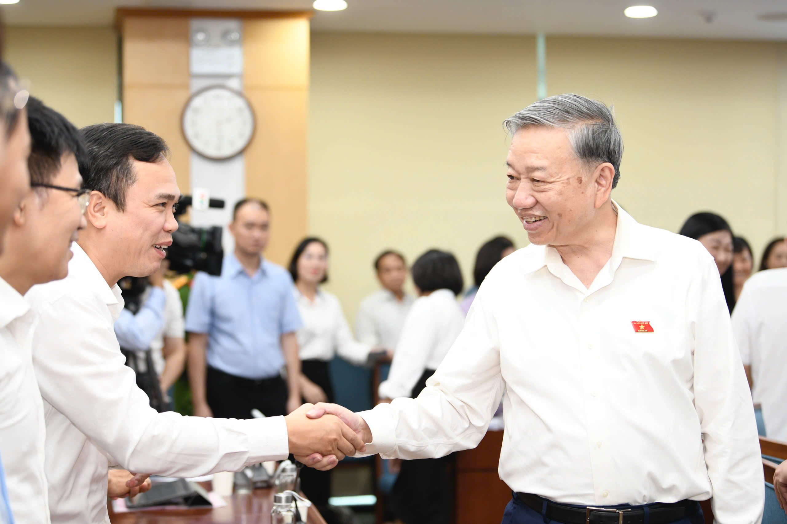 Hình ảnh Tổng Bí thư Tô Lâm tiếp xúc cử tri TP Hà Nội - Ảnh 2.