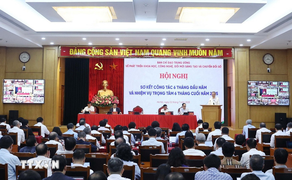 Tổng B&iacute; thư T&ocirc; L&acirc;m nhấn n&uacute;t khai trương 3 nền tảng số- Ảnh 1.
