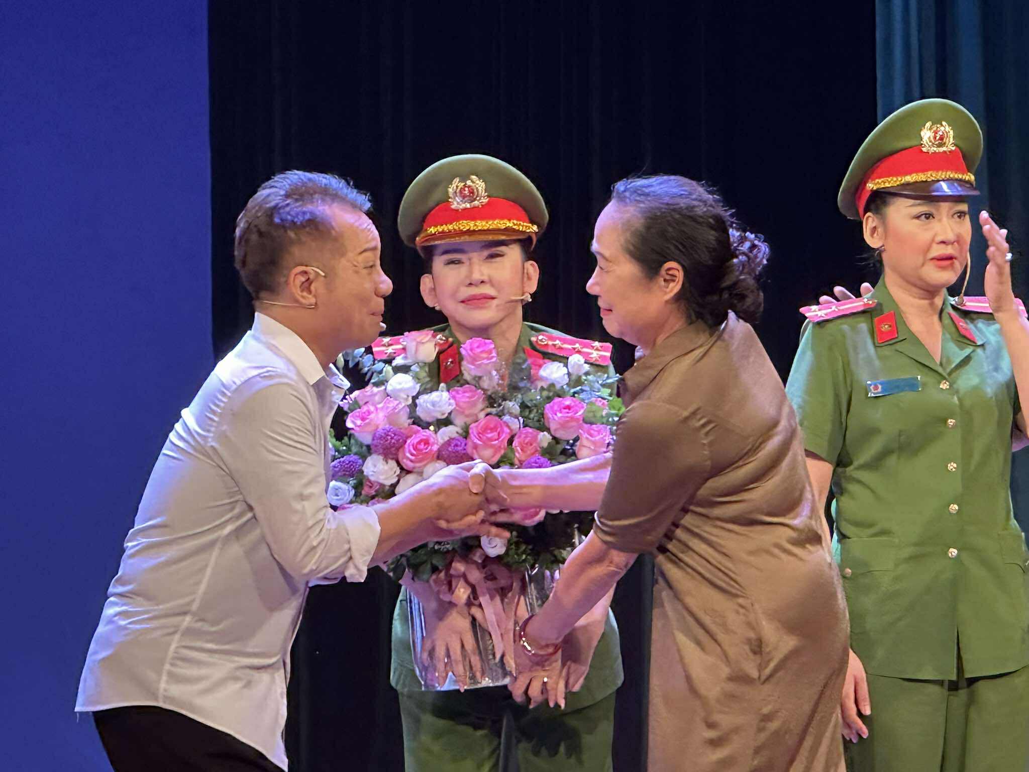 Minh Nhí, Bình Tinh được khán giả thủ đô cổ vũ với "Cuộc đoàn tụ cảm xúc" - Ảnh 8.