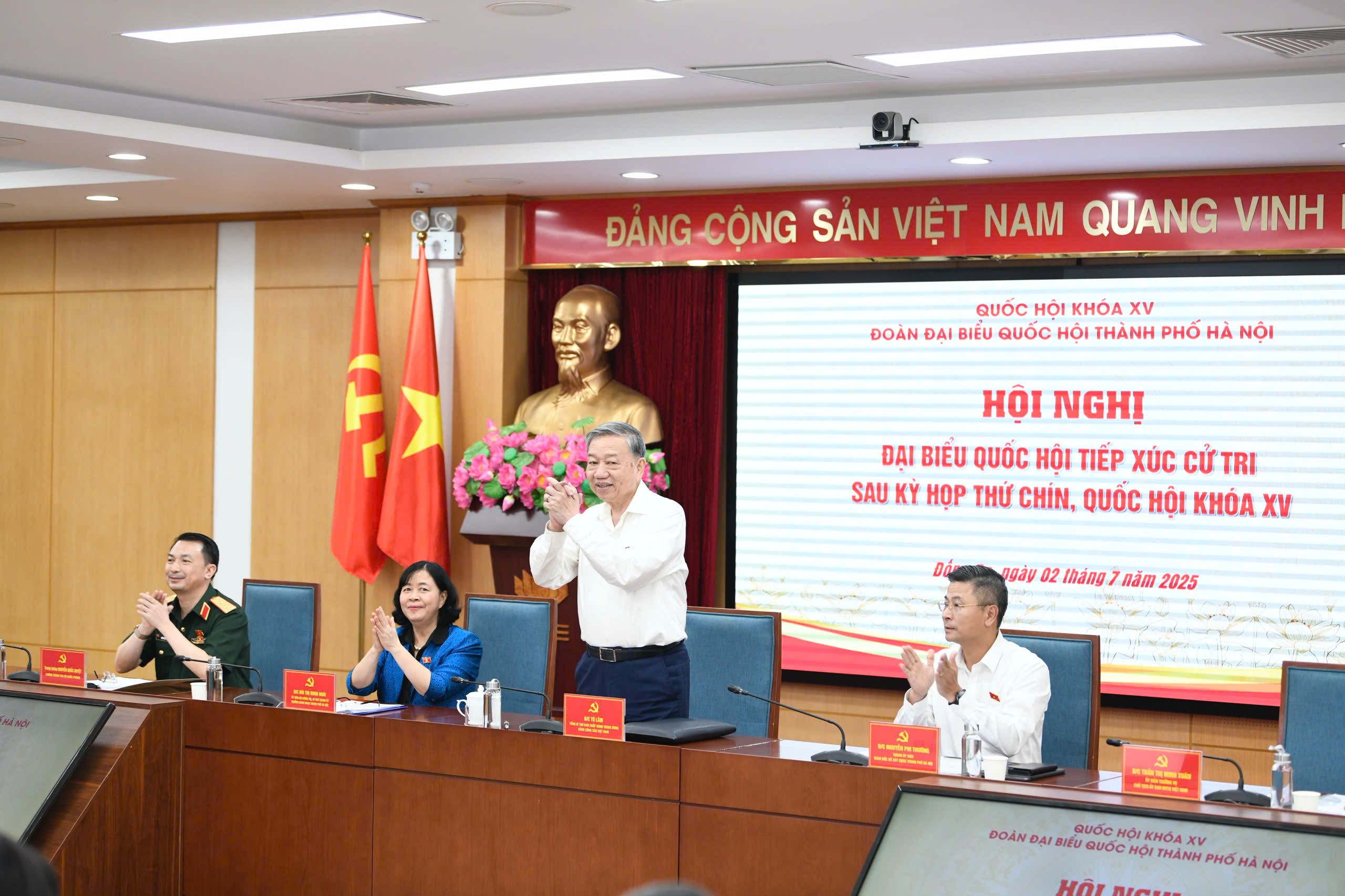 Hình ảnh Tổng Bí thư Tô Lâm tiếp xúc cử tri TP Hà Nội - Ảnh 4.