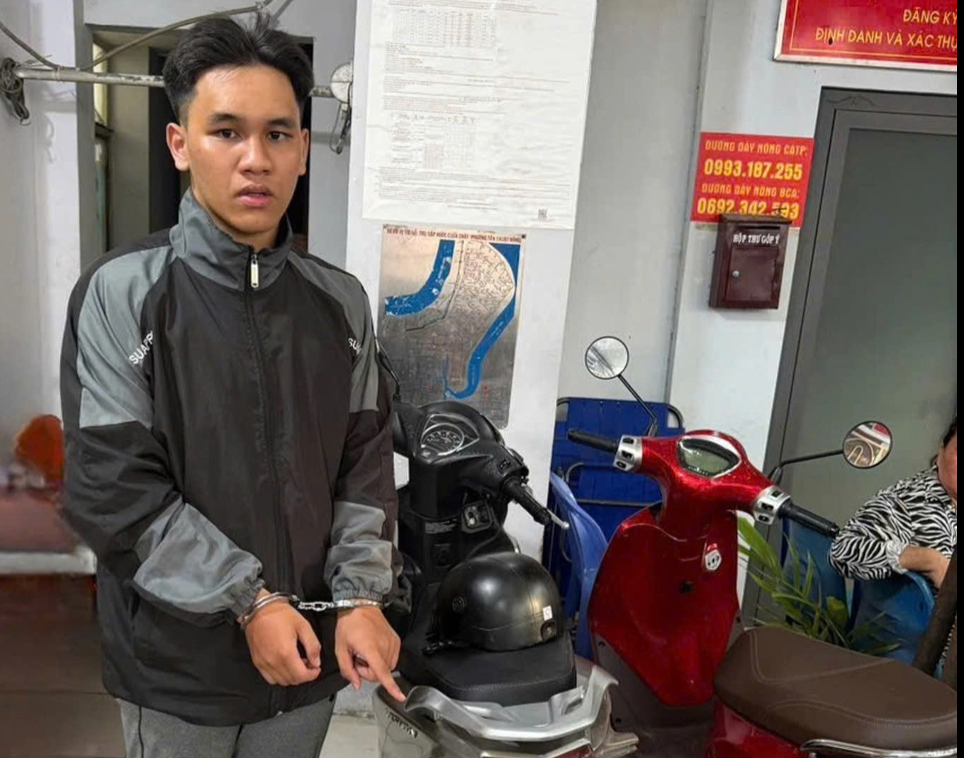 Công an TP HCM bắt nhanh thanh thiếu niên - Ảnh 1.
