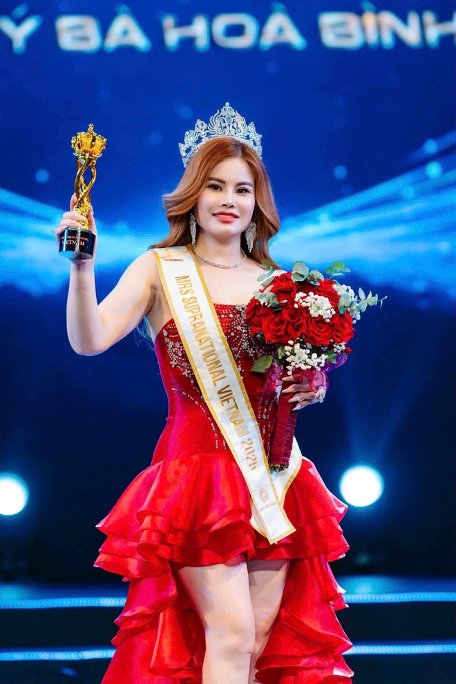 &Aacute; hậu Nguyễn Thị Huy&ecirc;n đại diện Việt Nam thi Mrs Superanational 2025- Ảnh 1.