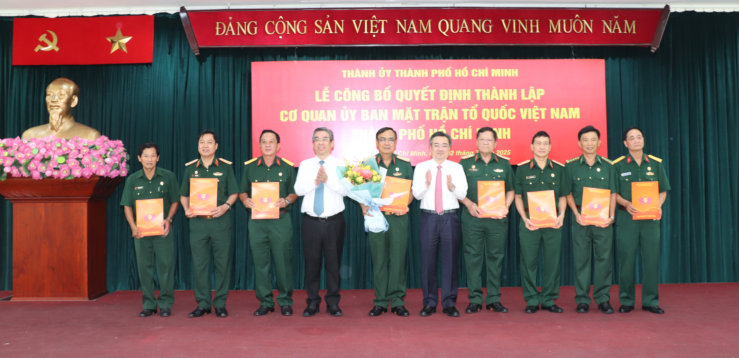 L&atilde;nh đạo Th&agrave;nh Đo&agrave;n, Hội Li&ecirc;n hiệp Phụ nữ, LĐLĐ, Hội N&ocirc;ng d&acirc;n, Hội Cựu chiến binh TP HCM sau hợp nhất - Ảnh 5.