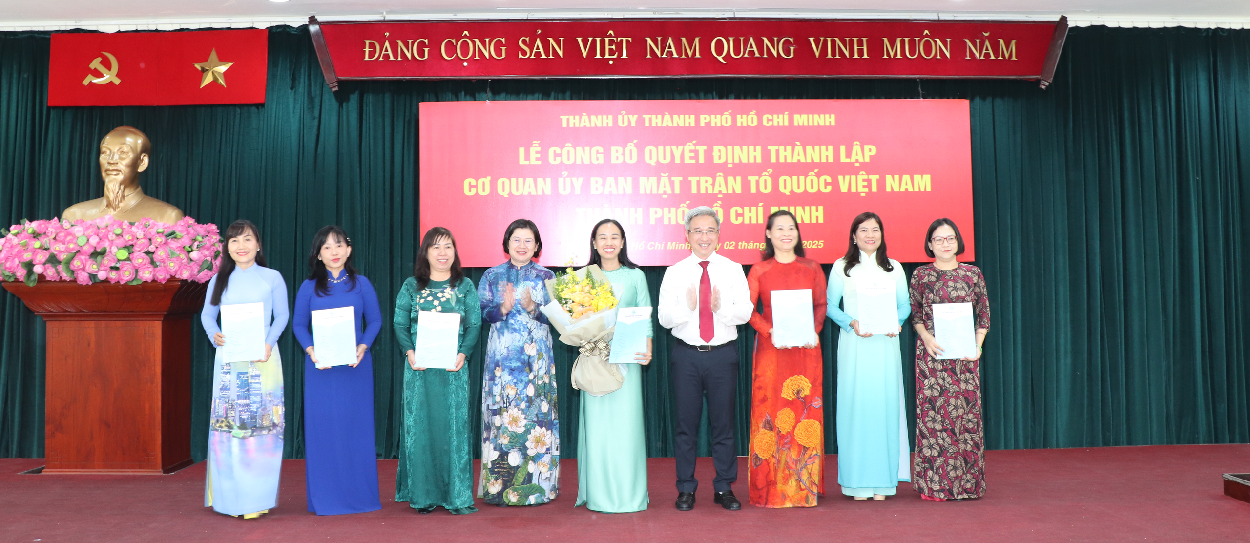 L&atilde;nh đạo Th&agrave;nh Đo&agrave;n, Hội Li&ecirc;n hiệp Phụ nữ, LĐLĐ, Hội N&ocirc;ng d&acirc;n, Hội Cựu chiến binh TP HCM sau hợp nhất - Ảnh 1.