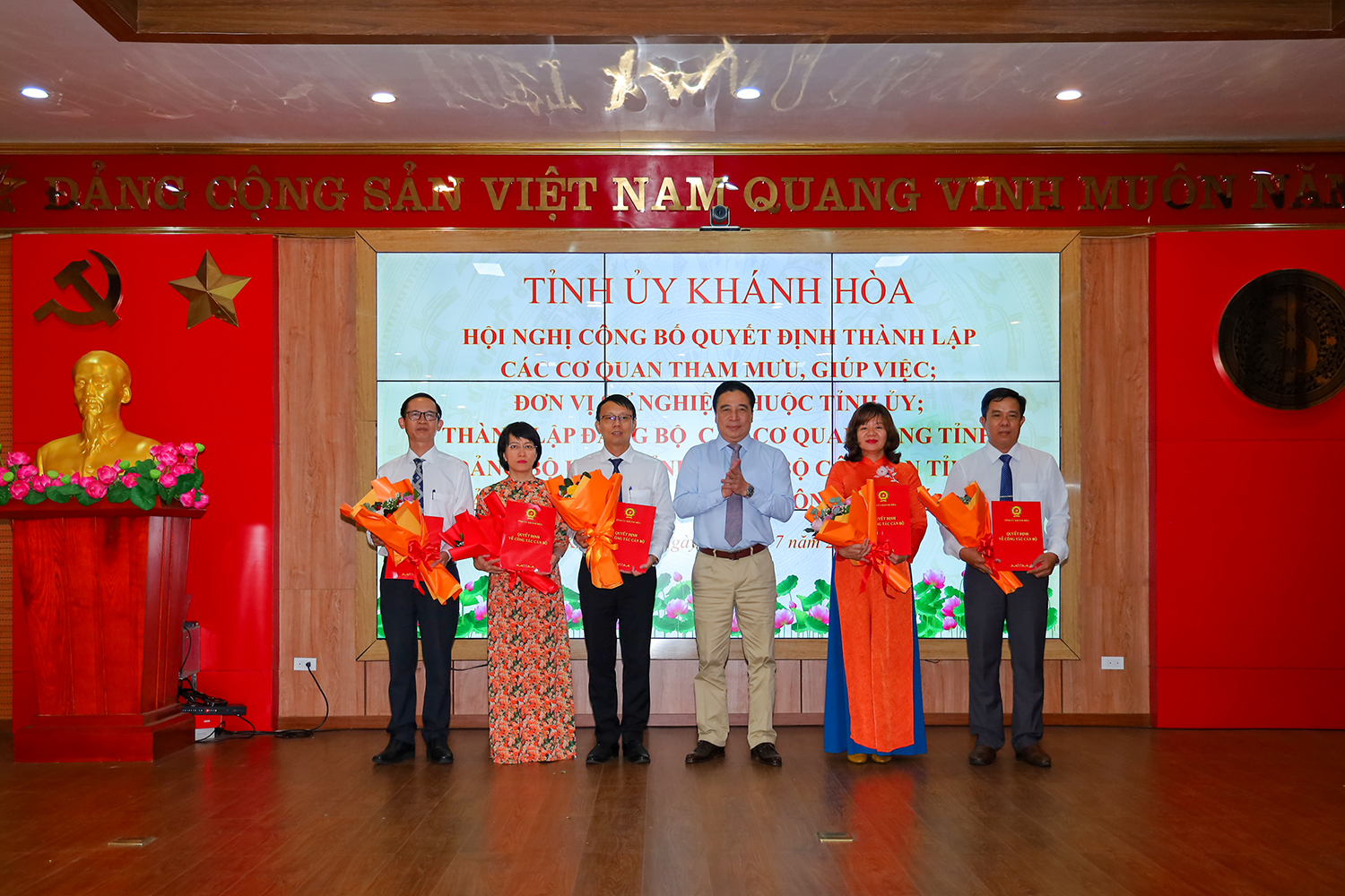 Bổ nhiệm nhiều vị tr&iacute; chủ chốt của Tỉnh ủy Kh&aacute;nh H&ograve;a - Ảnh 1.