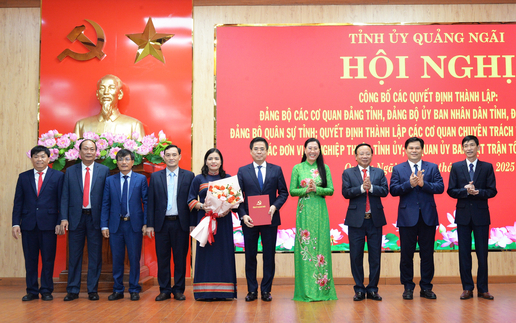 Công bố hàng loạt lãnh đạo chủ chốt ở Quảng Ngãi