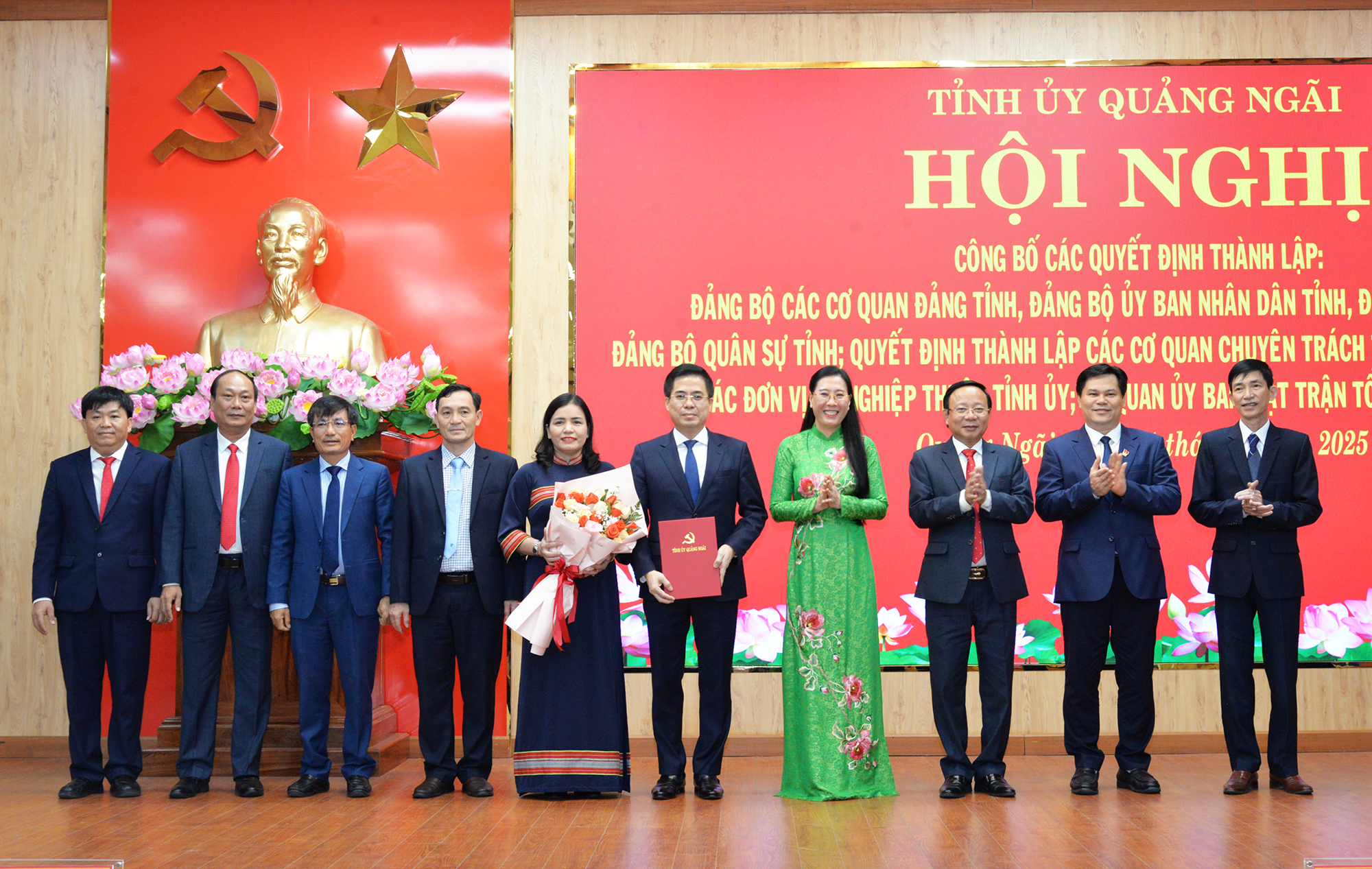 C&ocirc;ng bố h&agrave;ng loạt l&atilde;nh đạo chủ chốt ở Quảng Ng&atilde;i- Ảnh 1.