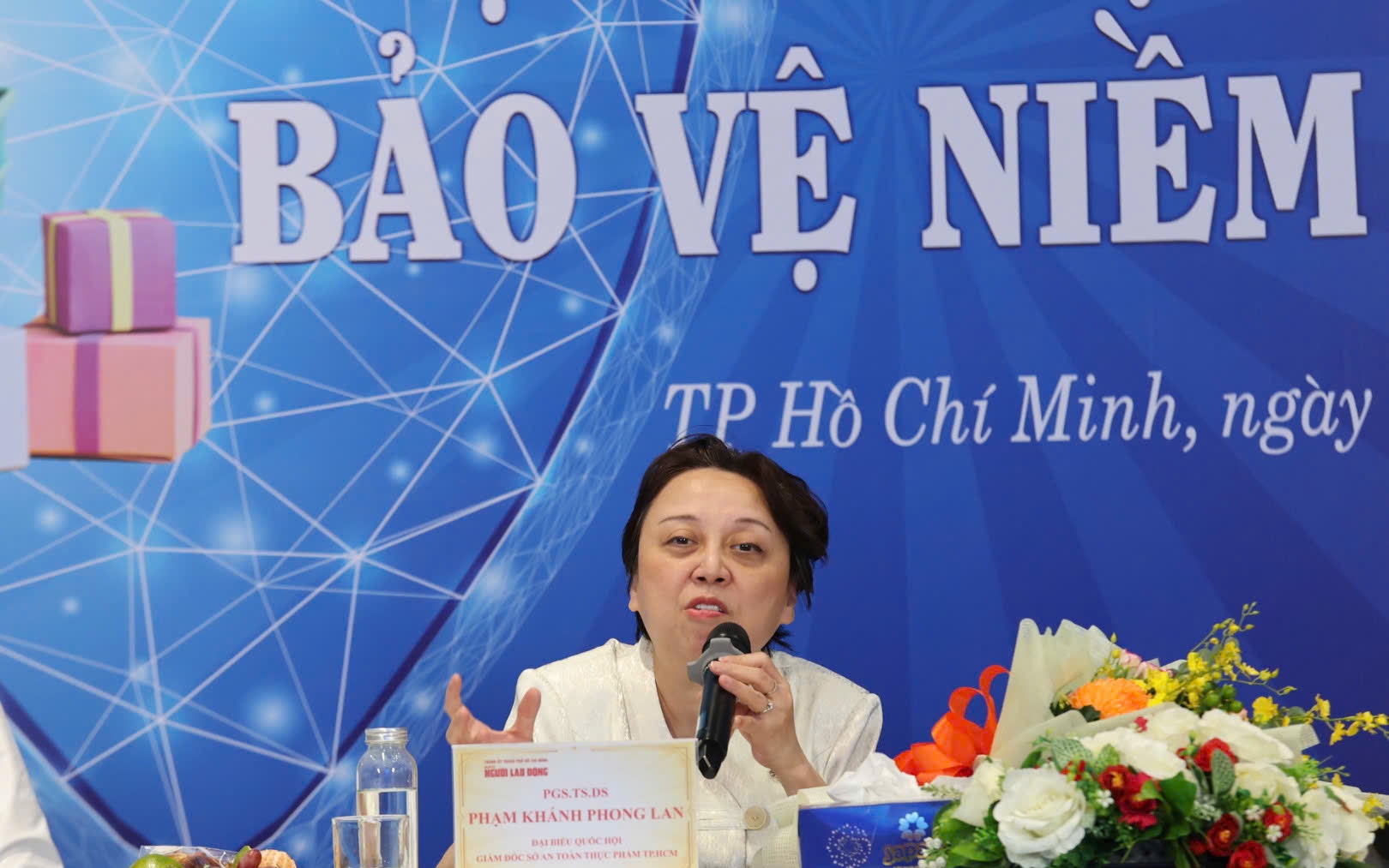 Người bán hàng giả làm quảng cáo giỏi hơn người bán hàng thật- Ảnh 2.